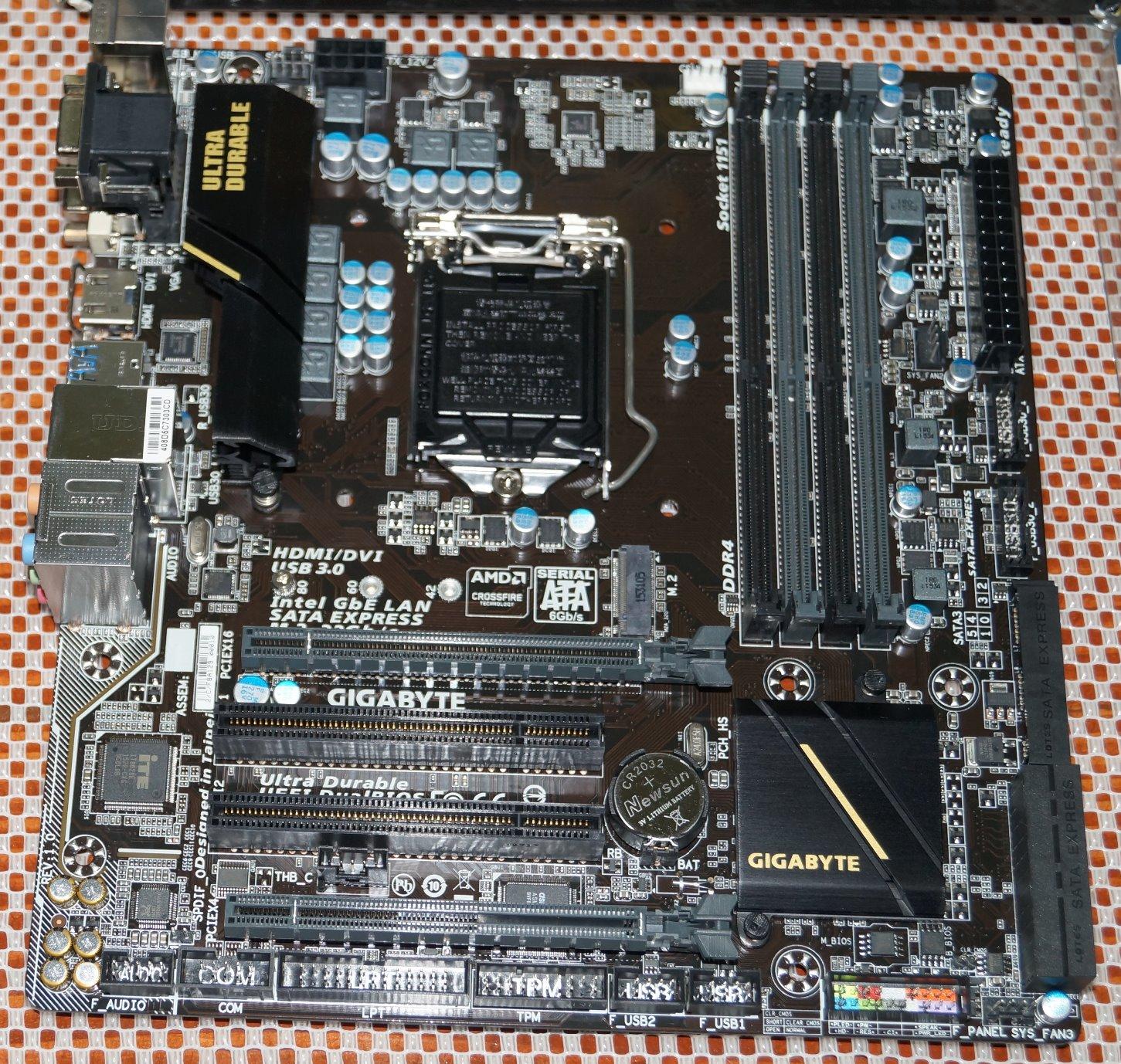 GIGABYTE GA-H170-Gaming 3 LGA1151 Intel H170 ATX DDR4 Gaming Motherboard - Customer Photo 1