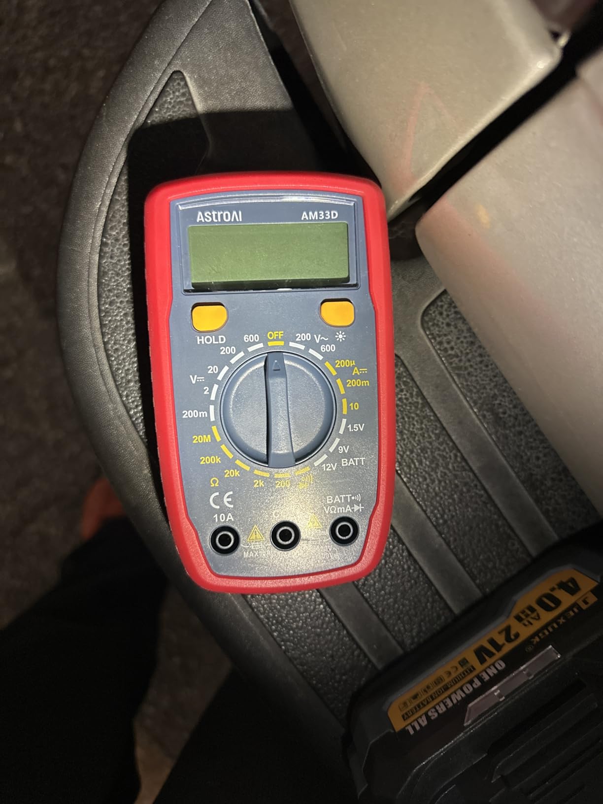 AstroAI Digital Multimeter Tester 2000 Counts with DC AC Voltmeter and Ohm Volt Amp Meter; Measures Voltage, Current, Resistance, Continuity and Diode, Blue - Customer Photo 4