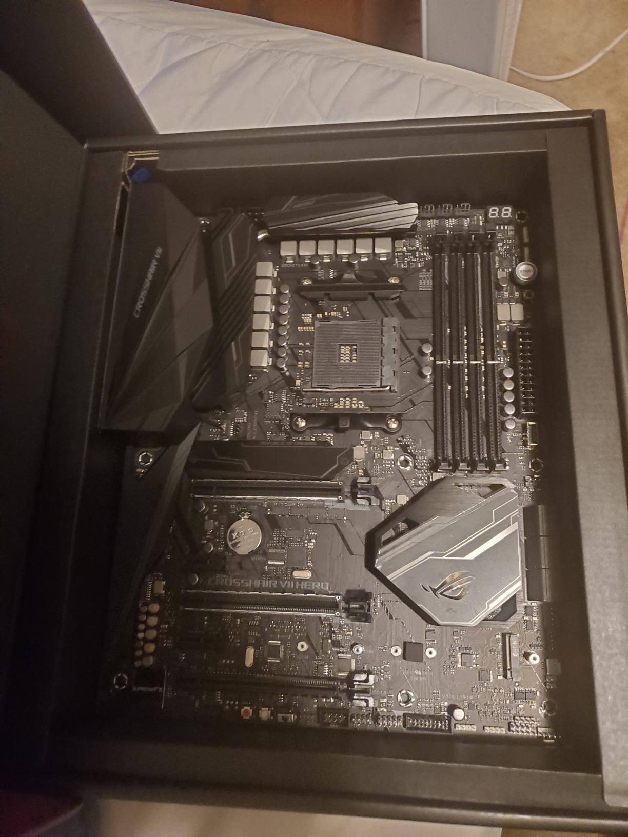 ASUS ROG Crosshair VII Hero AMD Ryzen 2 AM4 DDR4 M.2 USB 3.1 Gen2 ATX X470 Motherboard - Customer Photo 5