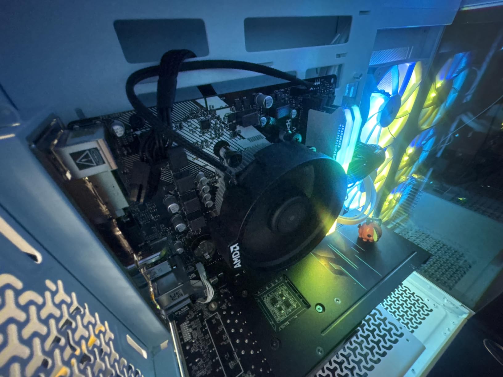 ASRock B450M-HDV R4.0 AMD B450 AM4 Socket Ryzen 2000 - 5000 Processors DDR4 3200 64GB HDMI DVI-D D-Sub Motherboard SATA 6Gb/s Micro ATX M.2 - Customer Photo 1