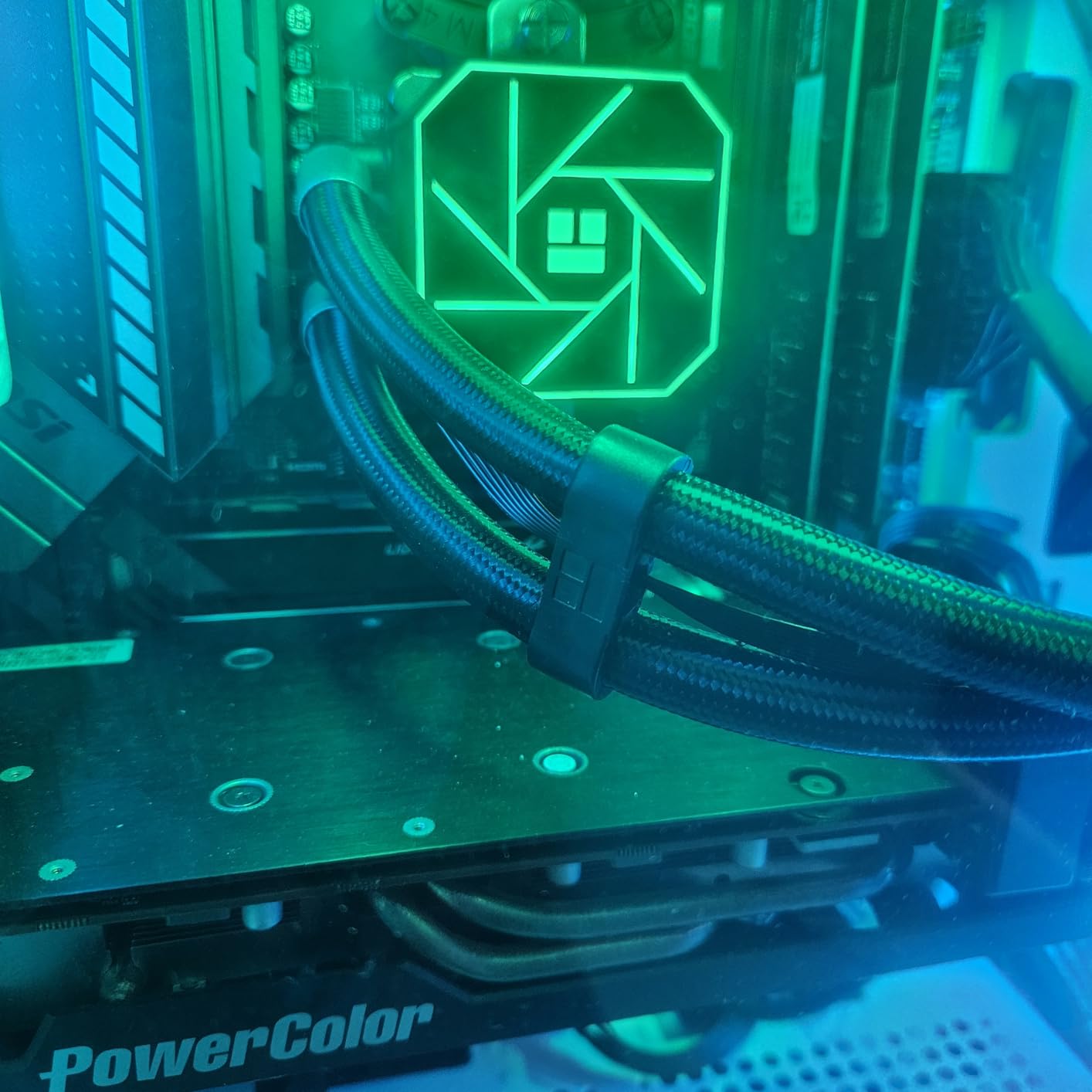 MSI MAG B550 Tomahawk Gaming Motherboard (AMD Ryzen 5000 Series, AM4, DDR4, PCIe 4.0, SATA 6Gb/s, M.2, USB 3.2 Gen 2, HDMI/DP, 2.5Gbps LAN, ATX) - Customer Photo 1