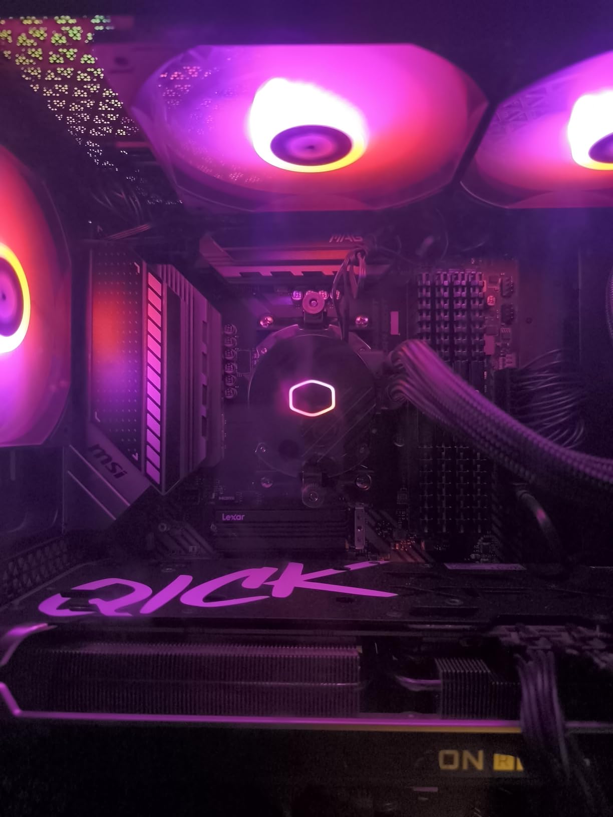 MSI MAG B550 Tomahawk Gaming Motherboard (AMD Ryzen 5000 Series, AM4, DDR4, PCIe 4.0, SATA 6Gb/s, M.2, USB 3.2 Gen 2, HDMI/DP, 2.5Gbps LAN, ATX) Customer Review MSI MAG B550 Tomahawk Gaming Motherboard (AMD Ryzen 5000 Series, AM4, DDR4, PCIe 4.0, SATA 6Gb/s, M.2, USB 3.2 Gen 2, HDMI/DP, 2.5Gbps LAN, ATX) - Customer Photo 3