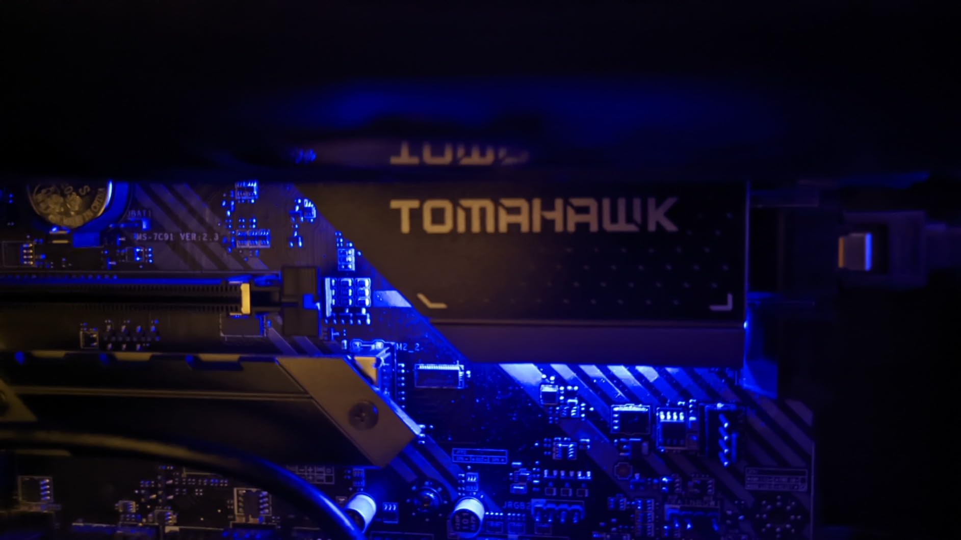 MSI MAG B550 Tomahawk Gaming Motherboard (AMD Ryzen 5000 Series, AM4, DDR4, PCIe 4.0, SATA 6Gb/s, M.2, USB 3.2 Gen 2, HDMI/DP, 2.5Gbps LAN, ATX) - Customer Photo 4
