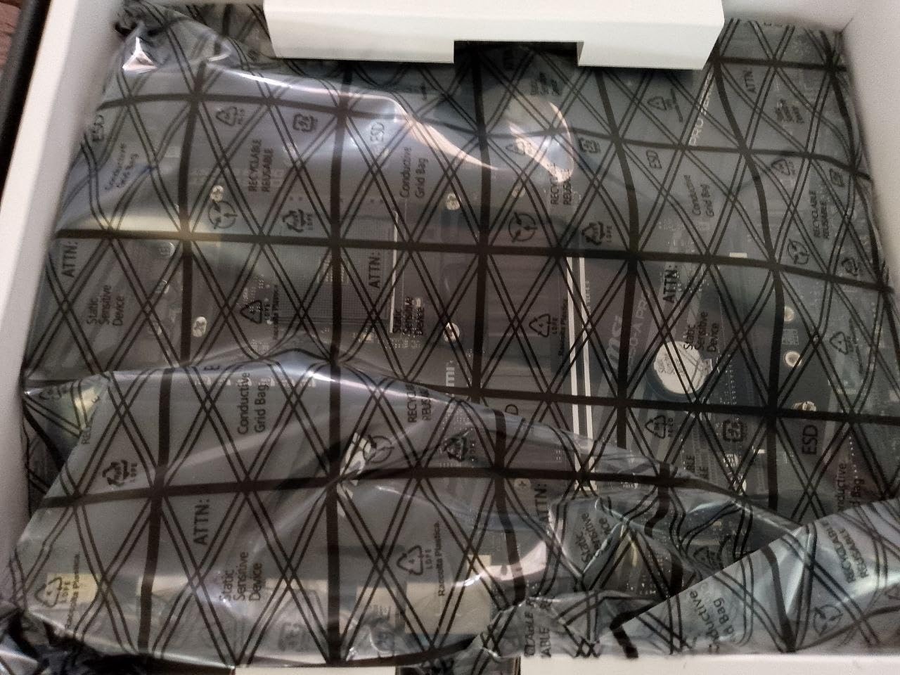 MSI B550-A PRO ProSeries Motherboard (AMD Ryzen 5000, AM4, DDR4, PCIe 4.0, SATA 6Gb/s, M.2, USB 3.2 Gen 2, HDMI/DP, ATX) - Customer Photo 4