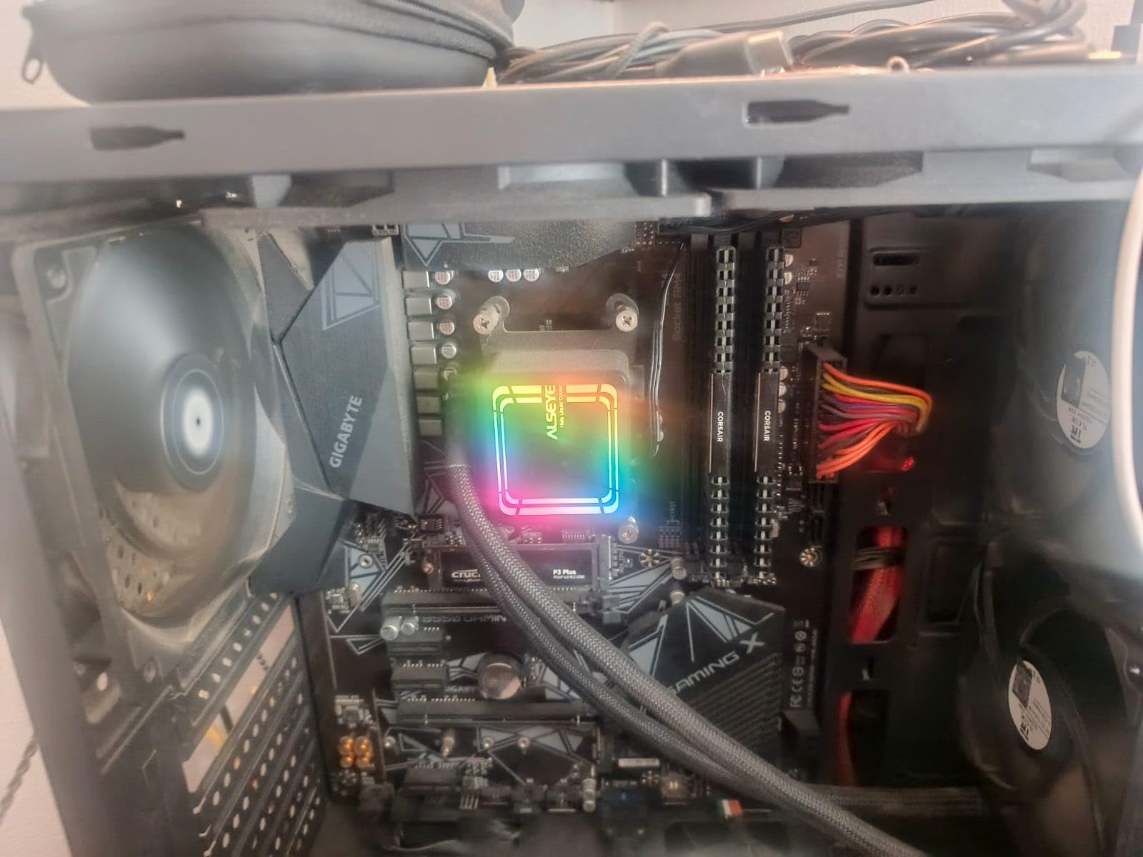 GIGABYTE B550 Gaming X V2 Motherboard, Supports AMD AM4 Ryzen 5000 Processors, ATX, DDR4, Dual M.2, SATA 6Gb/s, GbE LAN, PCIe 4.0 - Customer Photo 3