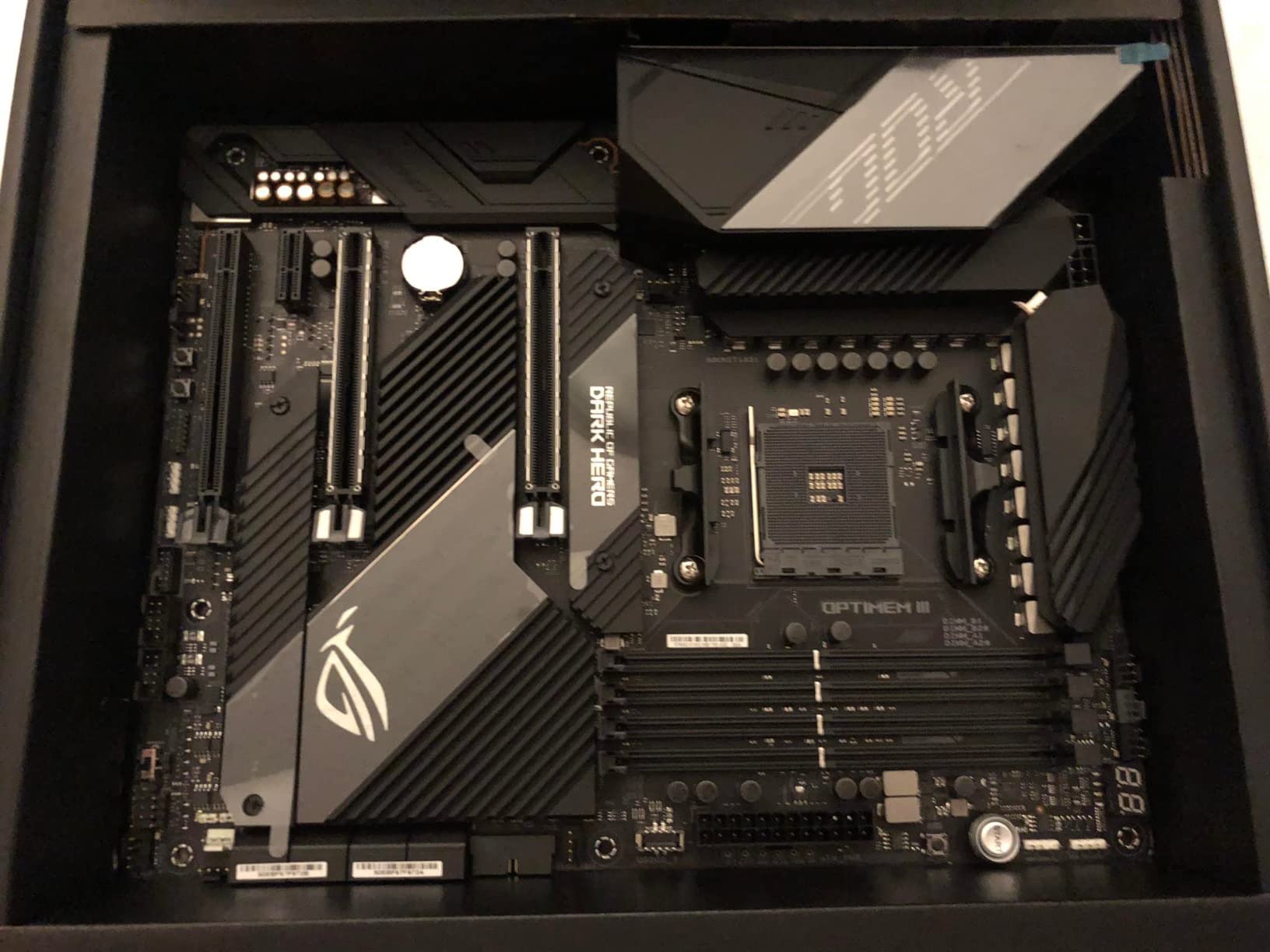 ASUS ROG Crosshair VIII Dark Hero AMD AM4 X570S Zen 3 Ryzen 5000 & 3rd Gen Ryzen ATX Gaming Motherboard (PCIe 4.0, 14+2 Ti Power Stages, PCH Heatsink, Wi-Fi 6, 2.5 Gbps LAN, USB 3.2 Gen 2 Type-C Customer Review ASUS ROG Crosshair VIII Dark Hero AMD AM4 X570S Zen 3 Ryzen 5000 & 3rd Gen Ryzen ATX Gaming Motherboard (PCIe 4.0, 14+2 Ti Power Stages, PCH Heatsink, Wi-Fi 6, 2.5 Gbps LAN, USB 3.2 Gen 2 Type-C - Customer Photo 2