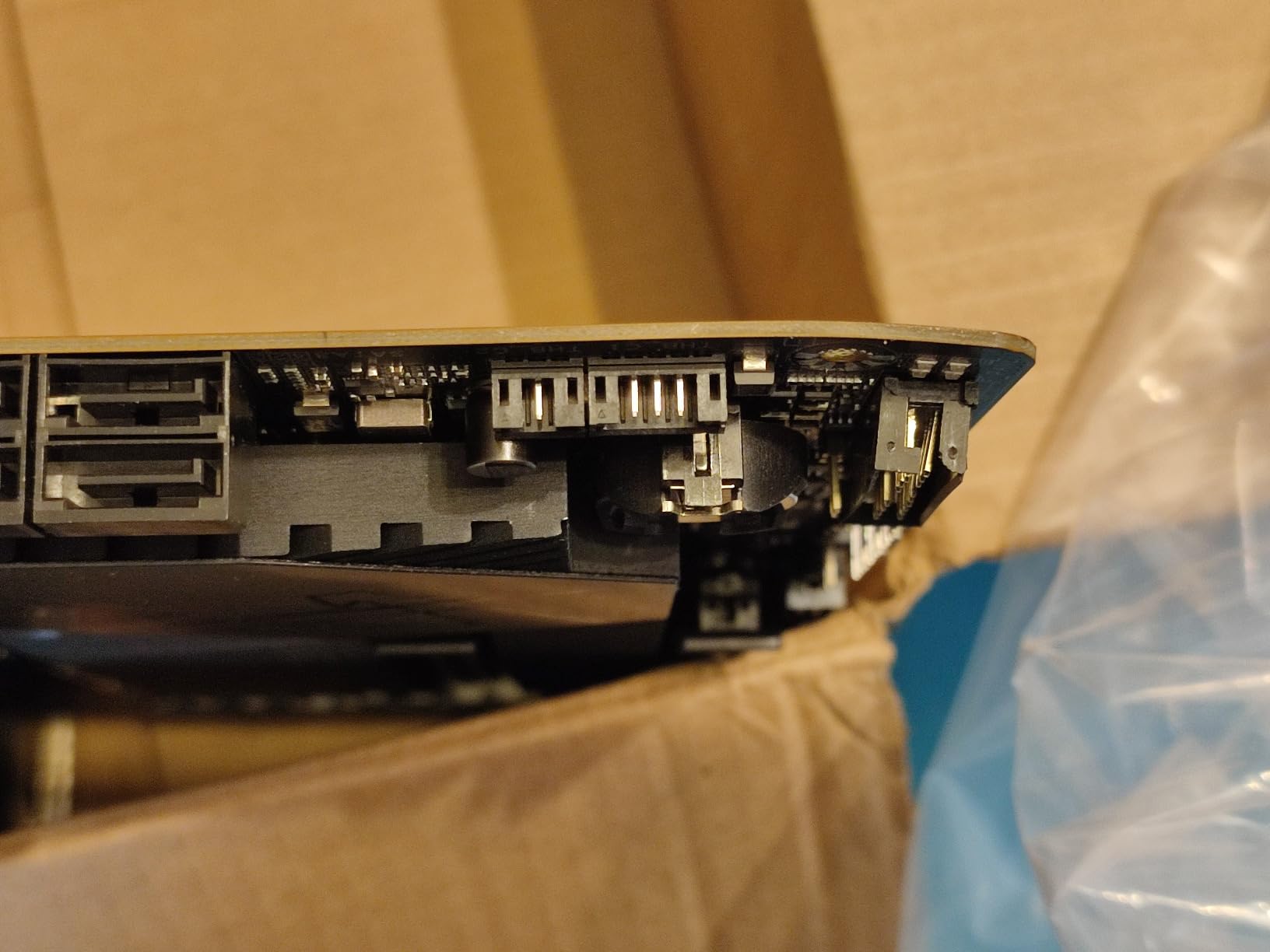 GIGABYTE Z590 AORUS PRO AX (LGA 1200/Intel Z590/ATX/3x M.2/PCIe 4.0/USB 3.2 Gen2X2 Type-C/Intel WiFi 6/2.5GbE LAN/Gaming Motherboard) - Customer Photo 2