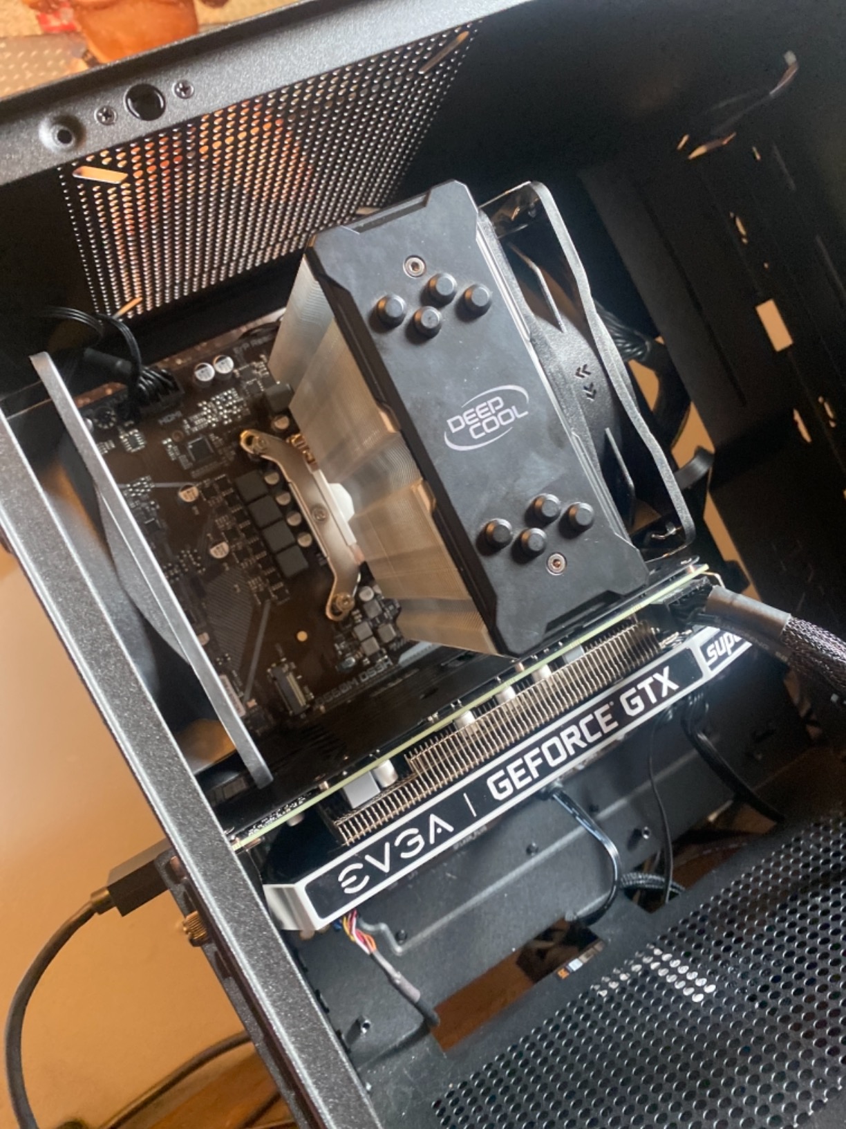 GIGABYTE B560M DS3H (LGA 1200/ Intel/ B560/ Micro-ATX/Dual M.2/ PCIe 4.0/ USB 3.2 Gen1/ GbE LAN/Motherboard) Customer Review GIGABYTE B560M DS3H (LGA 1200/ Intel/ B560/ Micro-ATX/Dual M.2/ PCIe 4.0/ USB 3.2 Gen1/ GbE LAN/Motherboard) - Customer Photo 1