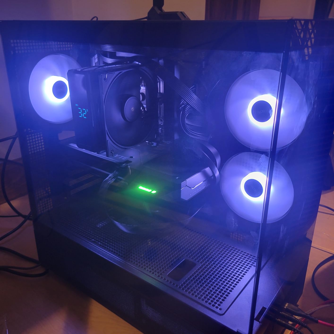 Montech X3 Mesh, 6 Fans - 3X 140mm & 3X 120mm Fixed RGB Lighting Fans, ATX Mid-Tower PC Gaming Case, USB3.0, Door Open Tempered Glass Side Panel, High Airflow, Black Customer Review Montech X3 Mesh, 6 Fans - 3X 140mm & 3X 120mm Fixed RGB Lighting Fans, ATX Mid-Tower PC Gaming Case, USB3.0, Door Open Tempered Glass Side Panel, High Airflow, Black - Customer Photo 2