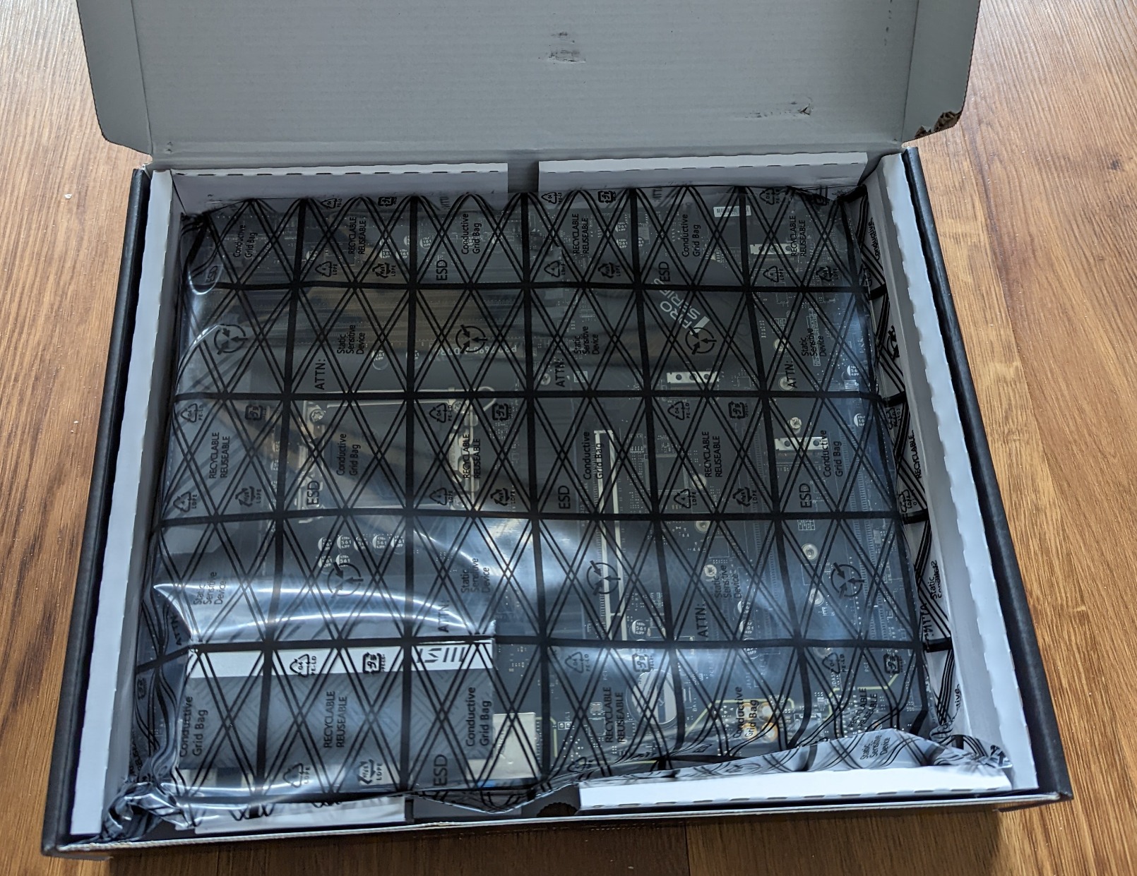 MSI PRO Z690-A DDR4 ProSeries Motherboard (ATX, 12th Gen Intel Core, LGA 1700 Socket, DDR4, PCIe 4, CFX, M.2 Slots) Customer Review MSI PRO Z690-A DDR4 ProSeries Motherboard (ATX, 12th Gen Intel Core, LGA 1700 Socket, DDR4, PCIe 4, CFX, M.2 Slots) - Customer Photo 2