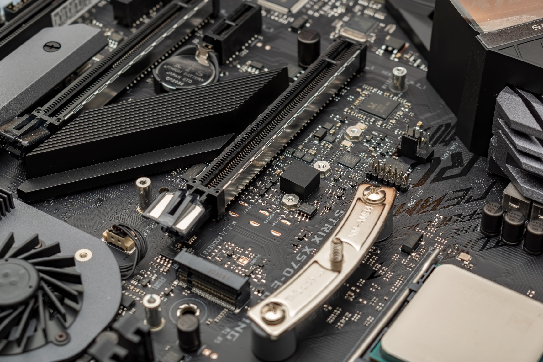 ASUS ROG Strix X570-E Gaming WiFi II AMD AM4 X570S ATX Gaming Motherboard (PCIe 4.0, Passive PCH Heatsink, 12+4 Power Stages, WiFi 6E, 2.5 Gb LAN,USB 3.2 Gen 2 Type C and Aura Sync RGB) - Customer Photo 1