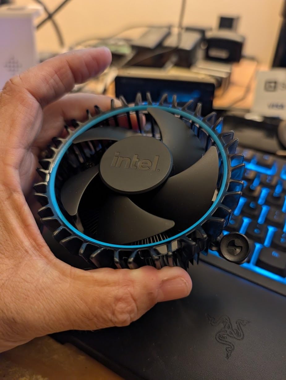 Intel Core i5-12400 Desktop Processor 18M Cache, up to 4.40 GHz - Customer Photo 1