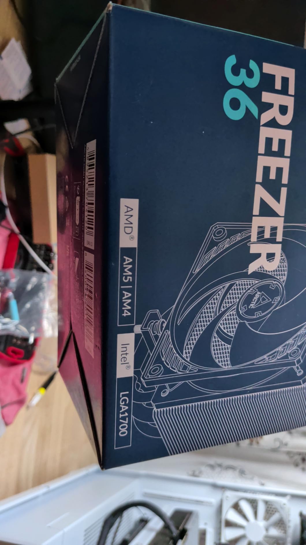 ARCTIC Freezer 36 (Black) - Single-Tower CPU Cooler with Push-Pull, Two Pressure-optimised 120 mm P Fans, Fluid Dynamic Bearing, 200–1800 RPM, 4 Heatpipes, incl. MX-6 Thermal Compound Customer Review ARCTIC Freezer 36 (Black) - Single-Tower CPU Cooler with Push-Pull, Two Pressure-optimised 120 mm P Fans, Fluid Dynamic Bearing, 200–1800 RPM, 4 Heatpipes, incl. MX-6 Thermal Compound - Customer Photo 4