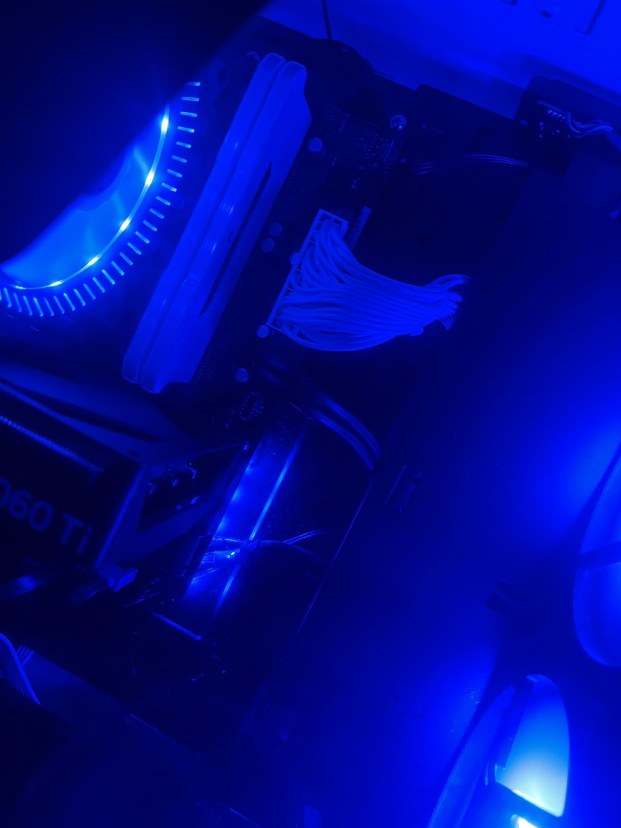 Redragon RGPS-850W 80+ Gold 850 Watt Power Supply w/Upgraded ATX 3.1 & PCIe 5.1 Fully Modular, 12VHPWR Cable Included, 100% Japanese Capacitors, Smart ECO Low Noise RGB Fan, Compact 160mm Size - Customer Photo 0