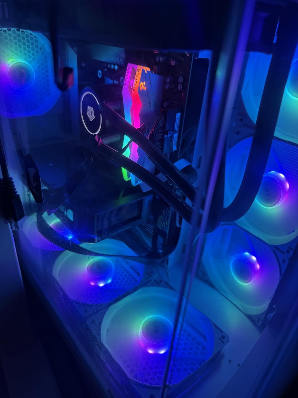 AMD Ryzen 7 7700X 8-Core, 16-Thread Unlocked Desktop Processor - Customer Photo 3