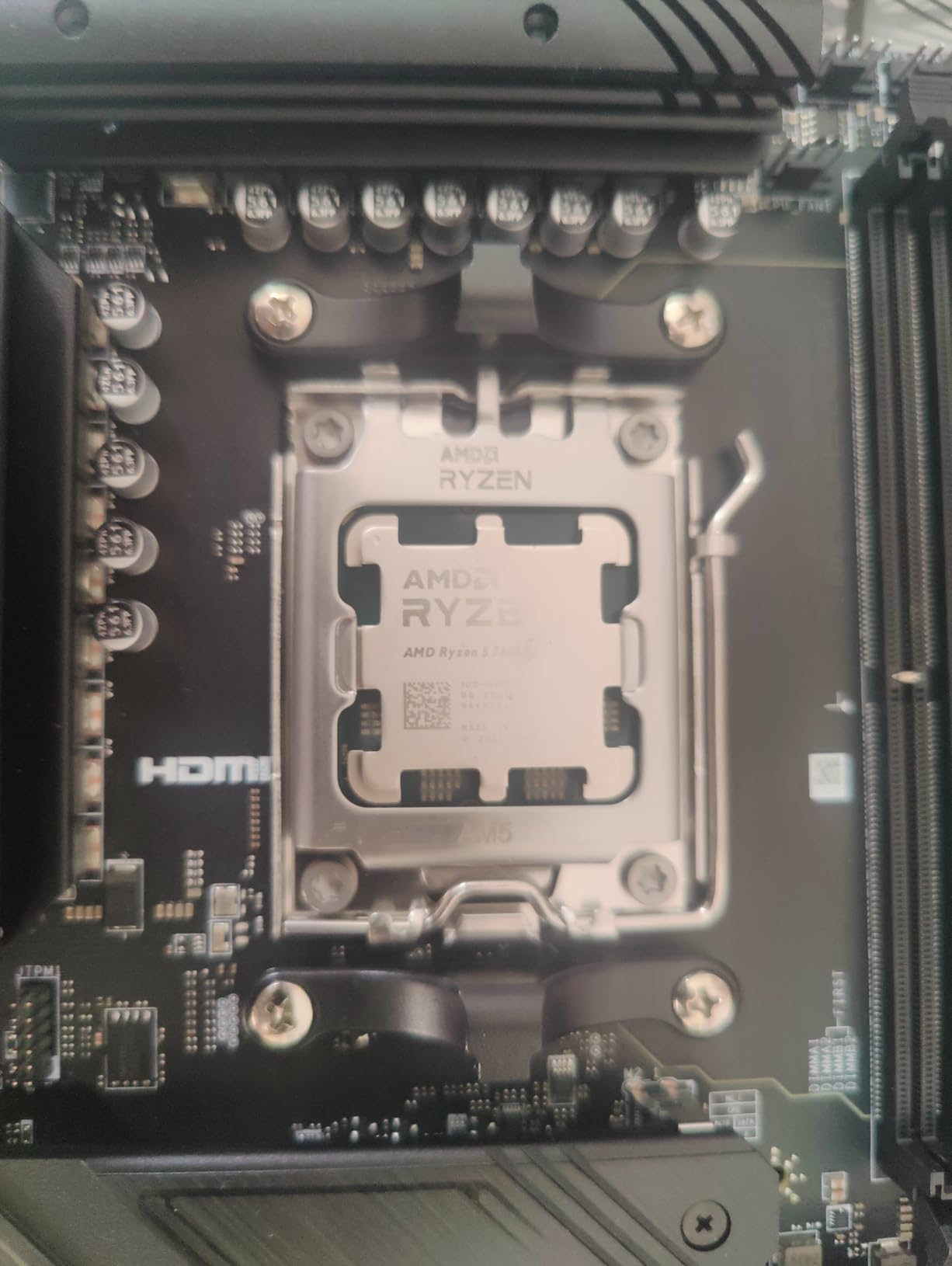 AMD Ryzen 5 7600X 6-Core, 12-Thread Unlocked Desktop Processor - Customer Photo 2