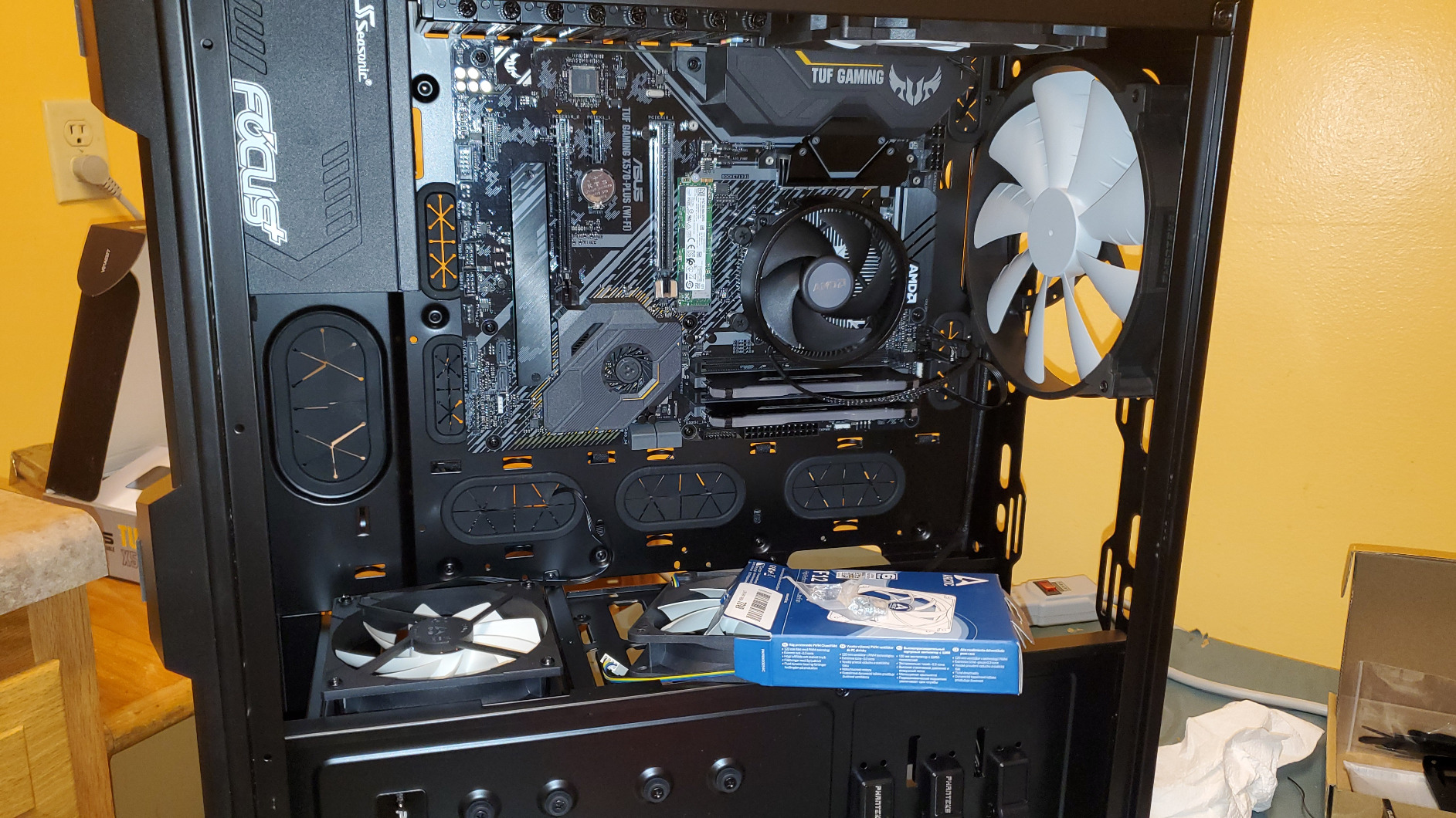 ASUS TUF Gaming X670E-PLUS WiFi 6E Socket AM5 (LGA 1718) Ryzen 7000 ATX Gaming Motherboard(16 Power Stages, PCIe 5.0, DDR5 Memory, Four M.2 Slots,2.5 Gb LAN,USB 4, Aura RGB Lighting) Customer Review ASUS TUF Gaming X670E-PLUS WiFi 6E Socket AM5 (LGA 1718) Ryzen 7000 ATX Gaming Motherboard(16 Power Stages, PCIe 5.0, DDR5 Memory, Four M.2 Slots,2.5 Gb LAN,USB 4, Aura RGB Lighting) - Customer Photo 2