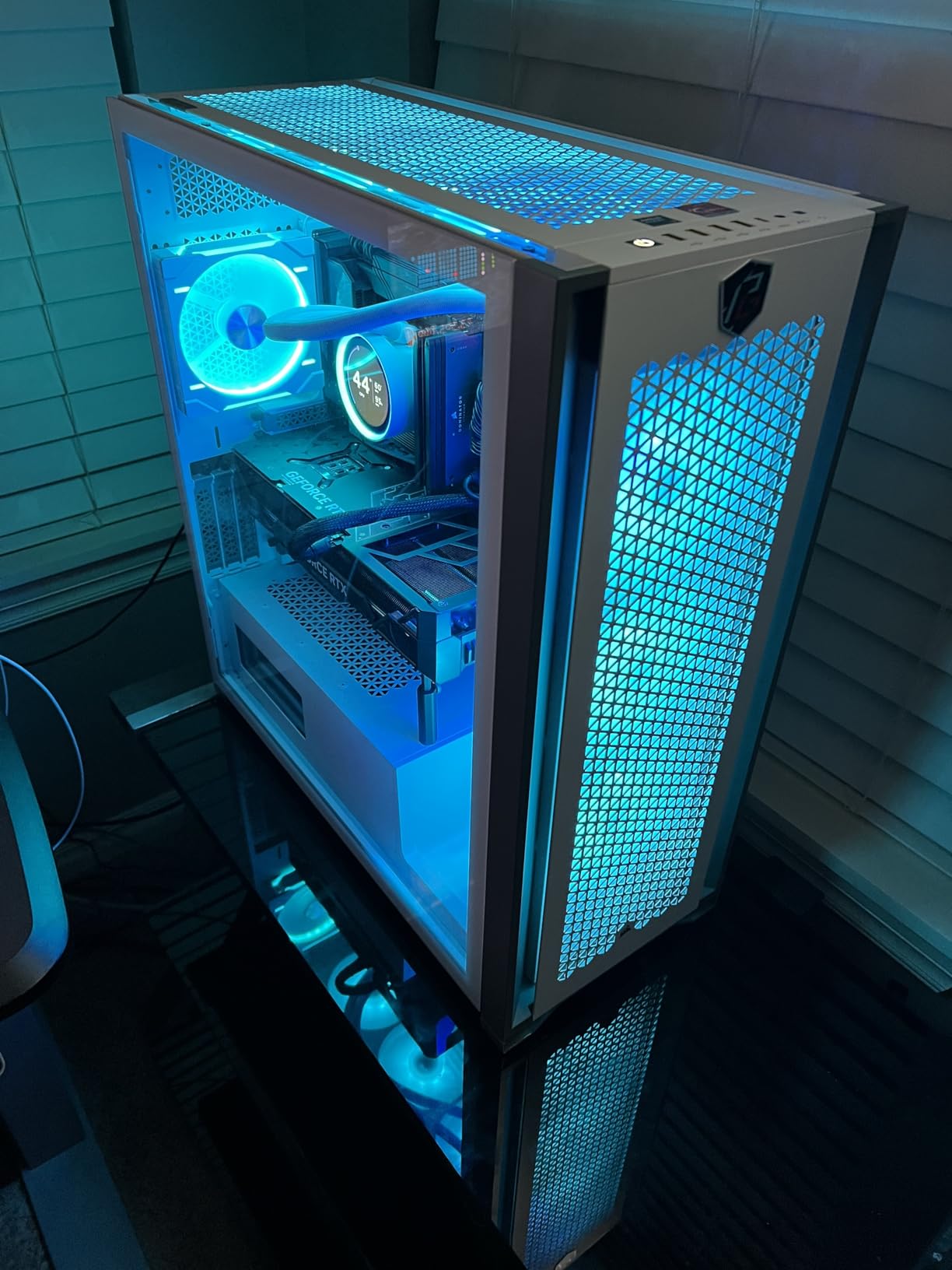 GIGABYTE X670E AORUS Master AM5 EATX Motherboard DDR5 Quad M.2 PCIe 5.0 Intel WiFi 6E - Customer Photo 1