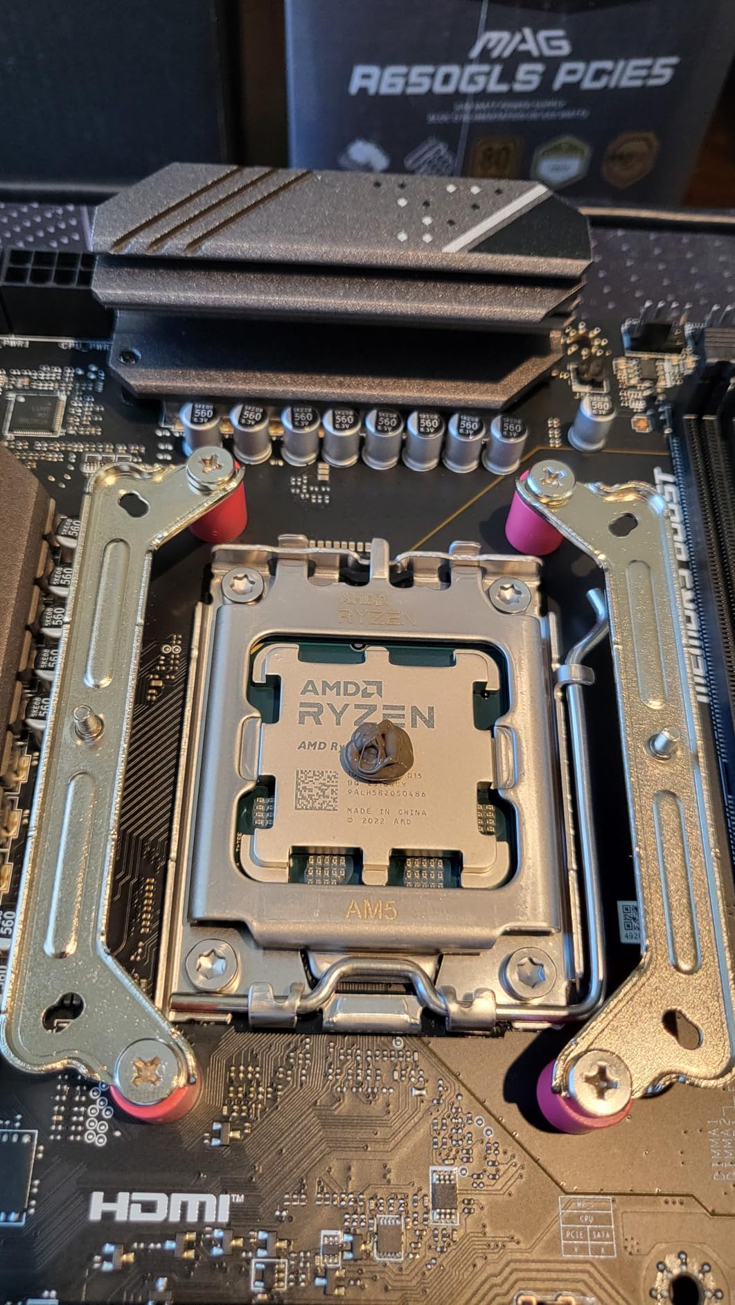 AMD Ryzen 5 7600 6-Core, 12-Thread Unlocked Desktop Processor - Customer Photo 1