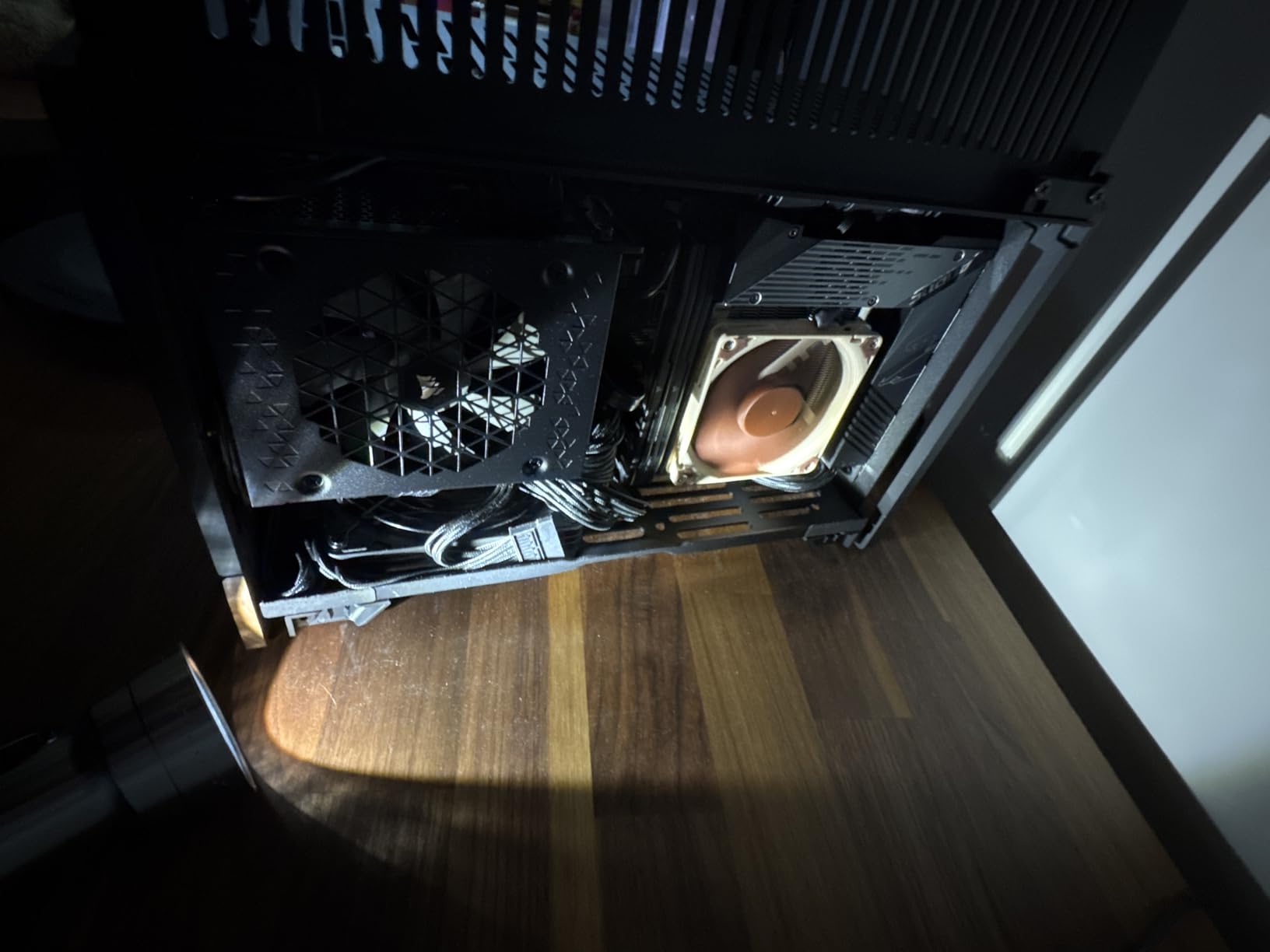 Noctua NH-L9a-AM5, Premium Low-Profile CPU Cooler for AMD AM5 (Brown) Customer Review Noctua NH-L9a-AM5, Premium Low-Profile CPU Cooler for AMD AM5 (Brown) - Customer Photo 1