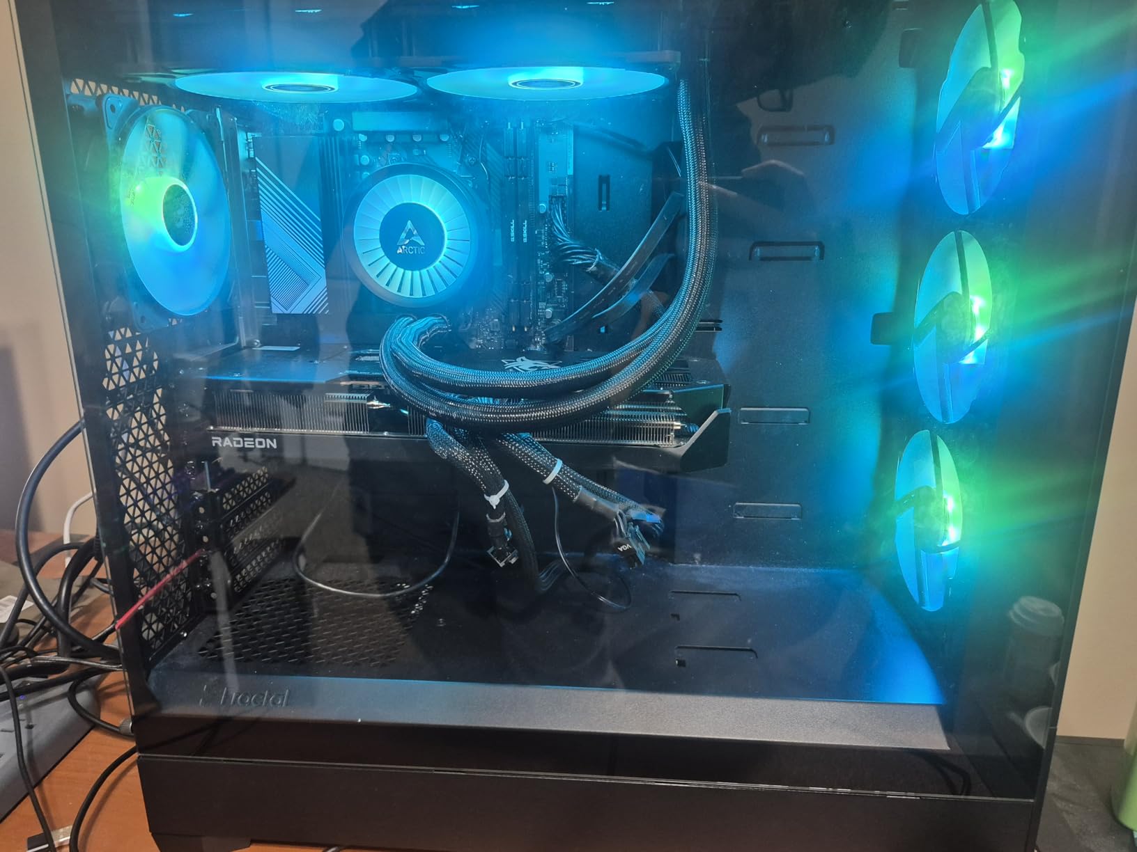 ASROCK B650M-HDV/M.2 Supports AMD Socket AM5 Ryzen 7000 Series Processors Customer Review ASROCK B650M-HDV/M.2 Supports AMD Socket AM5 Ryzen 7000 Series Processors - Customer Photo 5