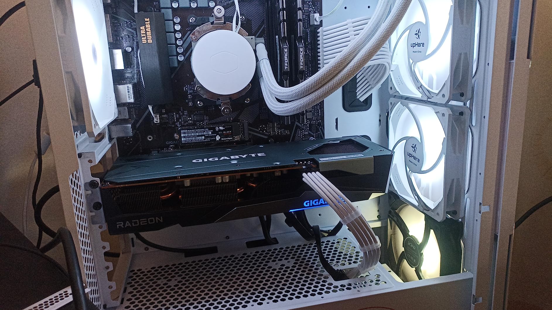 Gigabyte GV-R76GAMING OC-8GD Radeon RX 7600 Gaming OC 8G Graphics Card, 3X WINDFORCE Fans 8GB 128-bit GDDR6, Video Card Customer Review Gigabyte GV-R76GAMING OC-8GD Radeon RX 7600 Gaming OC 8G Graphics Card, 3X WINDFORCE Fans 8GB 128-bit GDDR6, Video Card - Customer Photo 2