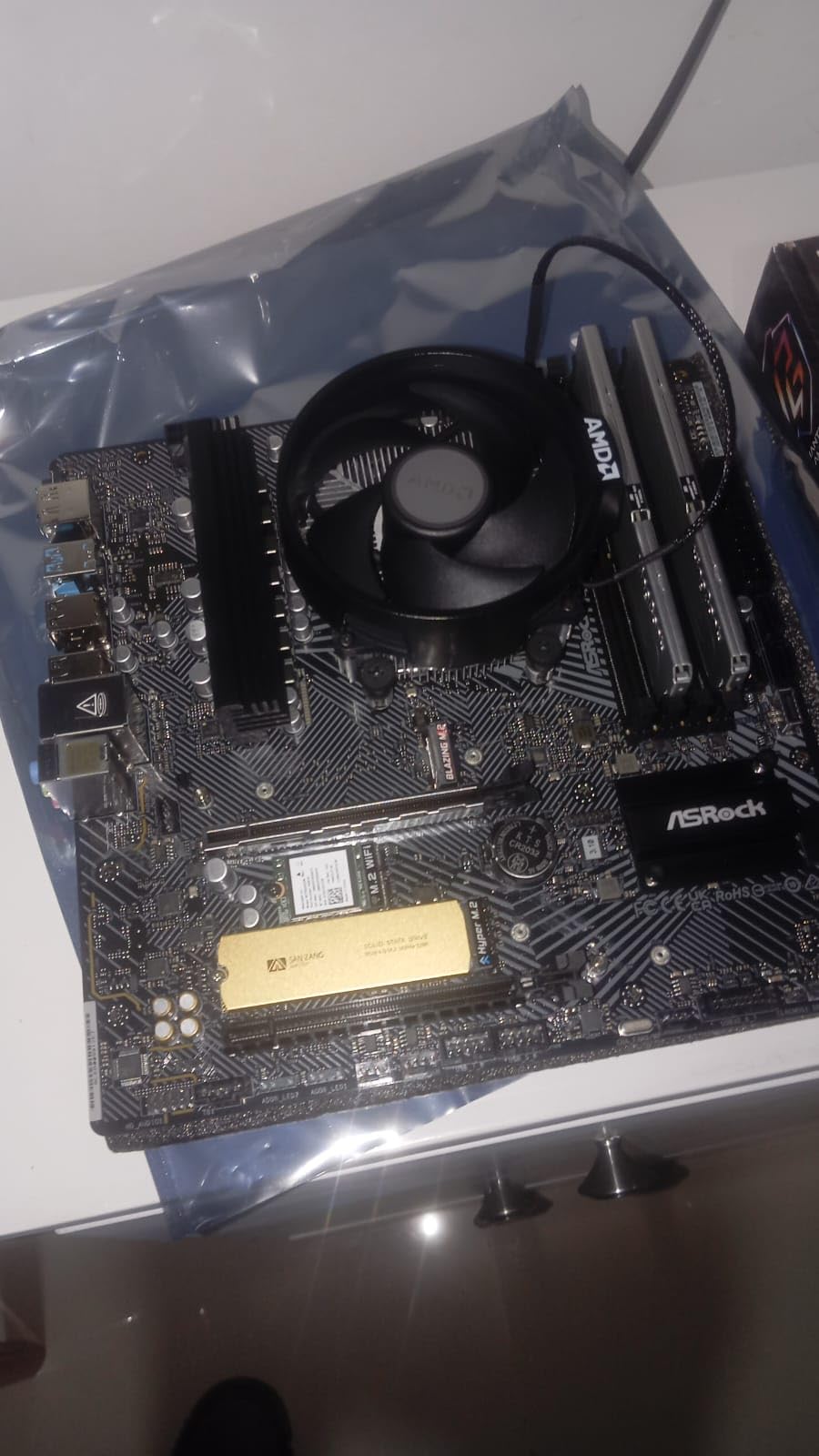 ASRock B650I Lightning WiFi AMD AM5 Mini-ITX Motherboard, Supports AMD Ryzen 9000/8000/7000 Series Processors, DDR5 7200+ (OC), PCIe 5.0 M.2, 2.5G LAN, WiFi 6E, 8+2+1 Power Phase Customer Review ASRock B650I Lightning WiFi AMD AM5 Mini-ITX Motherboard, Supports AMD Ryzen 9000/8000/7000 Series Processors, DDR5 7200+ (OC), PCIe 5.0 M.2, 2.5G LAN, WiFi 6E, 8+2+1 Power Phase - Customer Photo 5