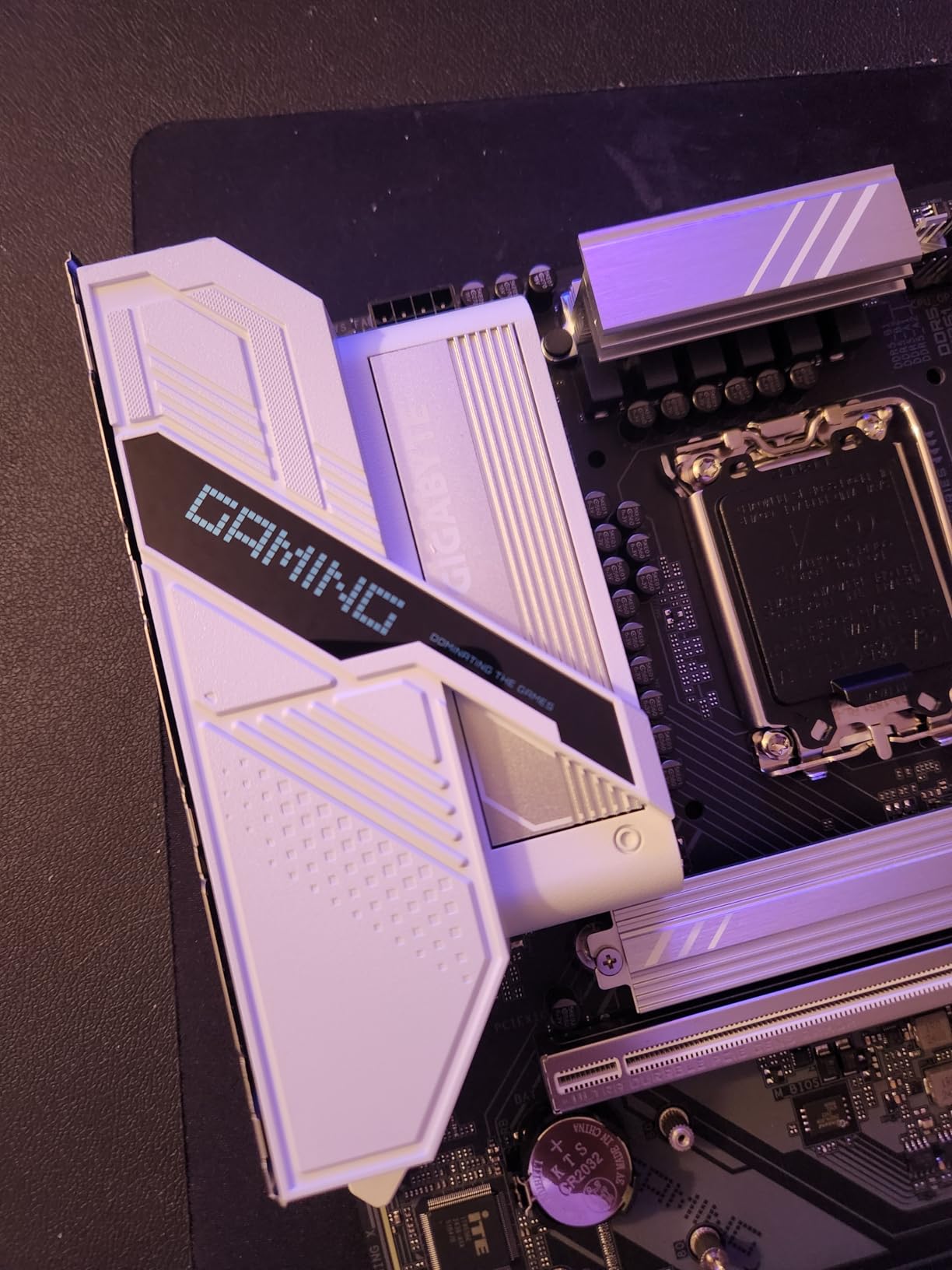 GIGABYTE Z790 Eagle AX LGA 1700 Intel Z790 ATX Motherboard with DDR5, M.2, PCIe 5.0, USB 3.2 Gen2X2 Type-C, Intel Wi-Fi 6E, 2.5GbE LAN, Q-Flash Plus, EZ-Latch Customer Review GIGABYTE Z790 Eagle AX LGA 1700 Intel Z790 ATX Motherboard with DDR5, M.2, PCIe 5.0, USB 3.2 Gen2X2 Type-C, Intel Wi-Fi 6E, 2.5GbE LAN, Q-Flash Plus, EZ-Latch - Customer Photo 4