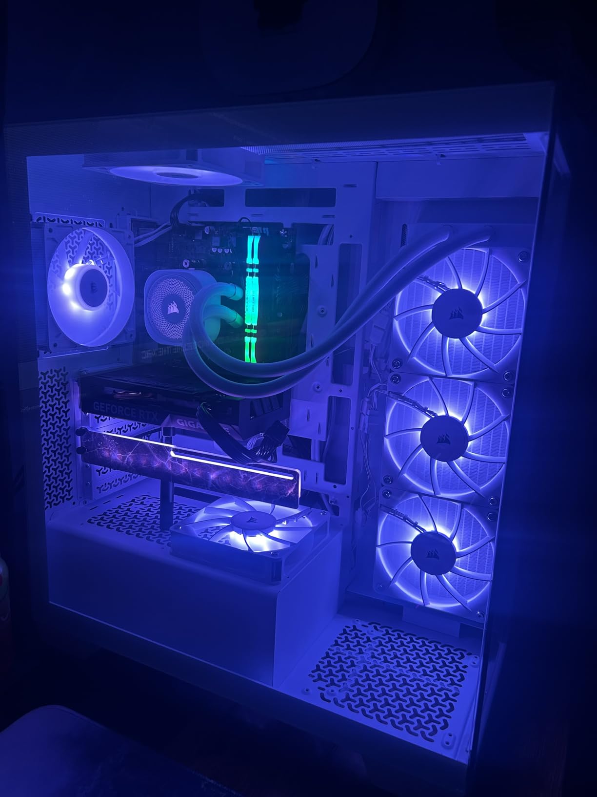 CORSAIR 3500X ARGB Mid-Tower ATX PC Case – Panoramic Tempered Glass – Reverse Connection Motherboard Compatible – 3X CORSAIR RS120 ARGB Fans Included – White Customer Review CORSAIR 3500X ARGB Mid-Tower ATX PC Case – Panoramic Tempered Glass – Reverse Connection Motherboard Compatible – 3X CORSAIR RS120 ARGB Fans Included – White - Customer Photo 3