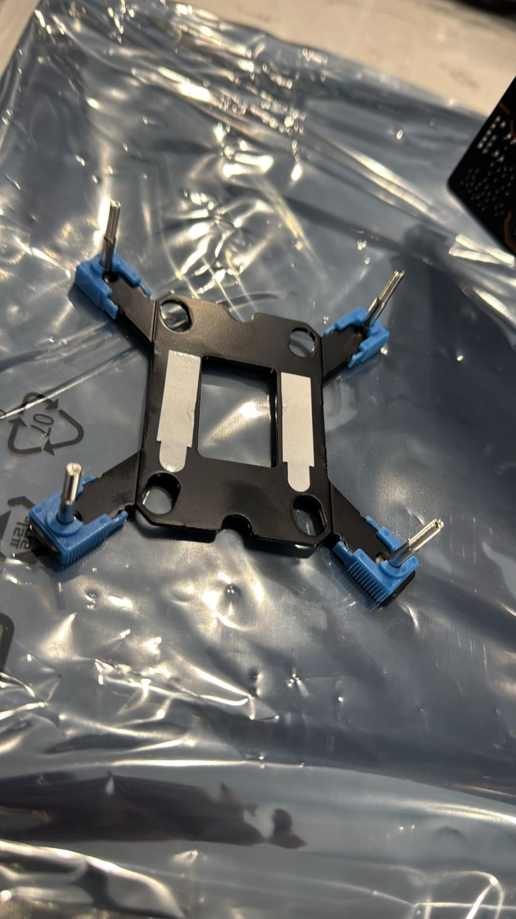 Thermalright FW 360 White ARGB-360mm AIO CPU Liquid Cooler,IPS LCD Screen with 320 * 240 Resolution,for AM4/AM5/Intel LGA1700, '2.4 inch' Magnet-Absorbent LCD Screen for Images -White - Customer Photo 4