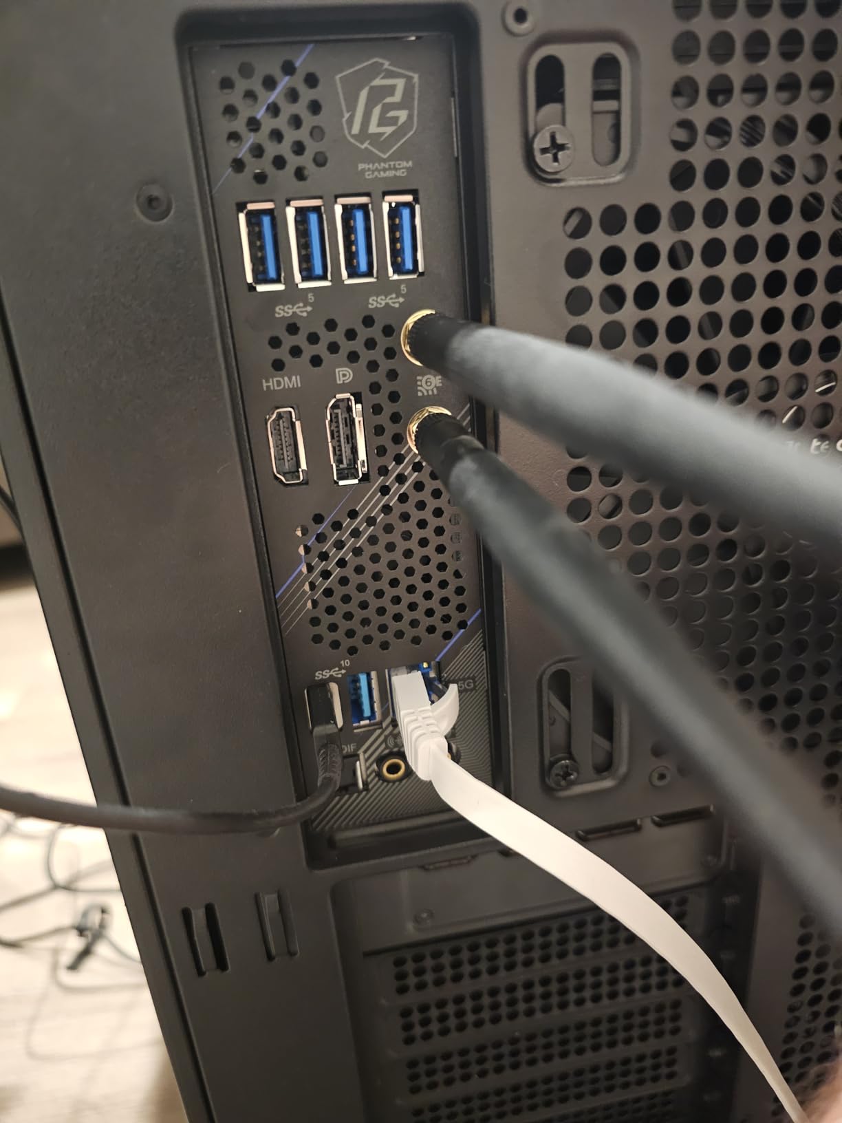 ASRock Phantom Gaming Intel Z790I Lightning WiFi DDR5 DIMMs up to 8600+ (OC) MHz 128GB LGA1700 M.2 Mini-ITX Motherboard SATA3 6.0 Gb/s Z790 802.11axe Wi-Fi 6E PCIe 5.0 x16 Customer Review ASRock Phantom Gaming Intel Z790I Lightning WiFi DDR5 DIMMs up to 8600+ (OC) MHz 128GB LGA1700 M.2 Mini-ITX Motherboard SATA3 6.0 Gb/s Z790 802.11axe Wi-Fi 6E PCIe 5.0 x16 - Customer Photo 2