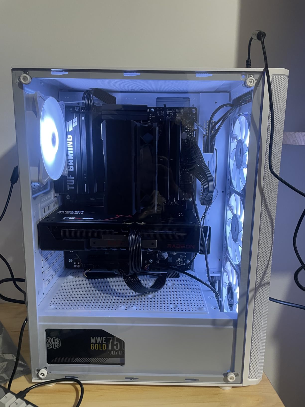 Cooler Master MWE Gold 750 V3 Full Modular Power Supply, 750W, 80+ Gold, ATX 3.1 90° PCIe 5.1, Designed Ready Nvidia RTX 5070 Ti AMD RX 9070 XT, Zero-RPM Mode, Hexagonal Fan Cover, 10-Year - Customer Photo 1