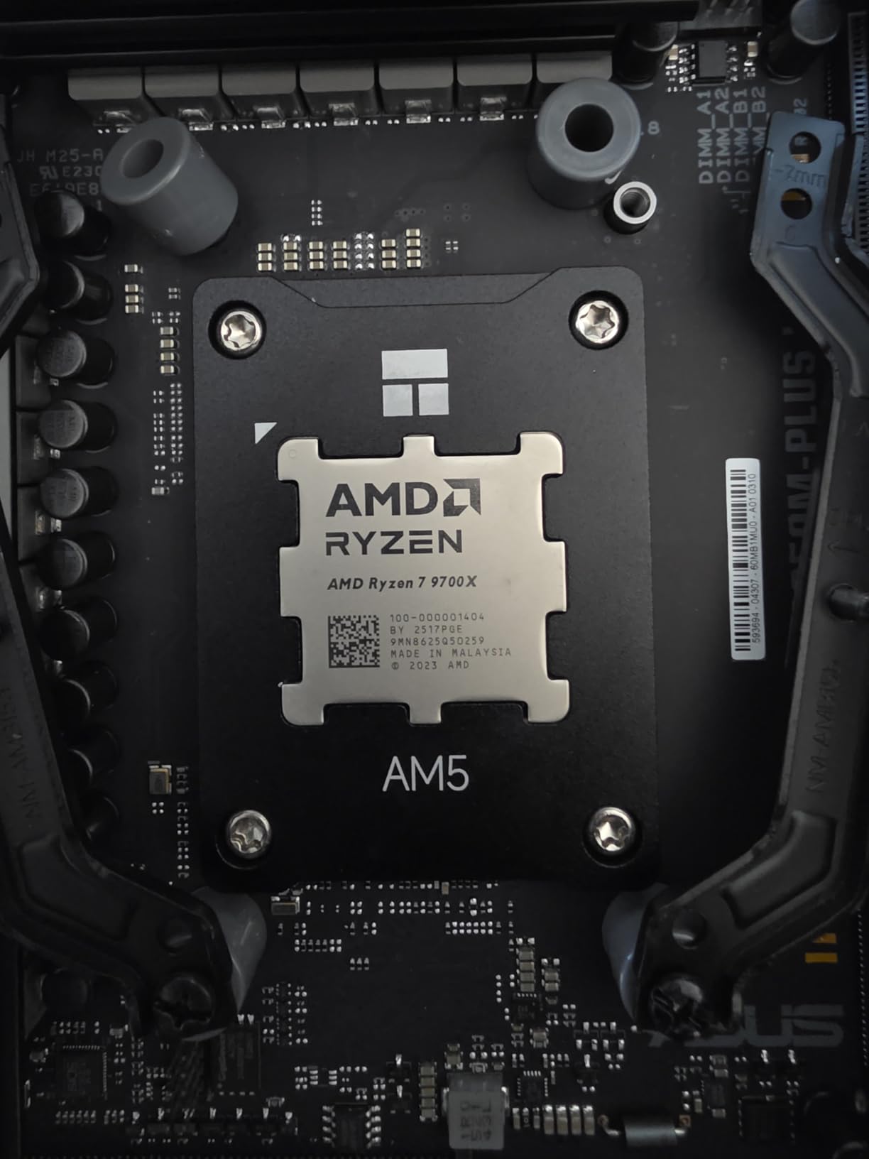 AMD Ryzen™ 7 9700X 8-Core, 16-Thread Unlocked Desktop Processor - Customer Photo 1