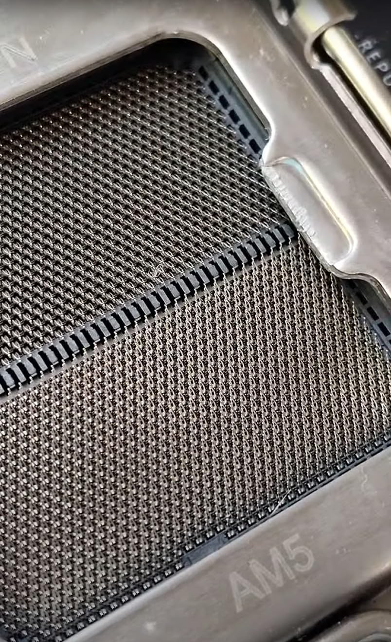 ASUS ROG Crosshair X870E Hero AMD X870E AM5 ATX Motherboard, Advanced AI PC Ready, 18+2+2 Power Stages, DDR5, PCIe 5.0, 5X M.2, Wi-Fi 7, USB4, AI Overclocking, Core Flex, PCIe Slot Q-Release Slim - Customer Photo 3