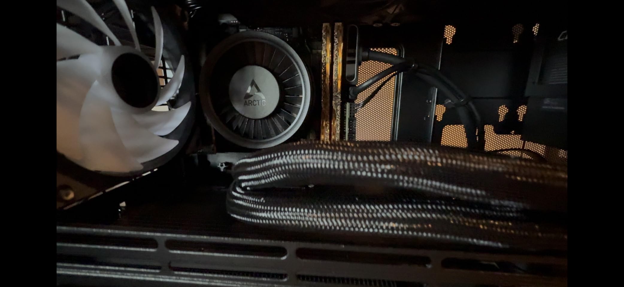 AMD RYZEN 7 9800X3D 8-Core, 16-Thread Desktop Processor - Customer Photo 1