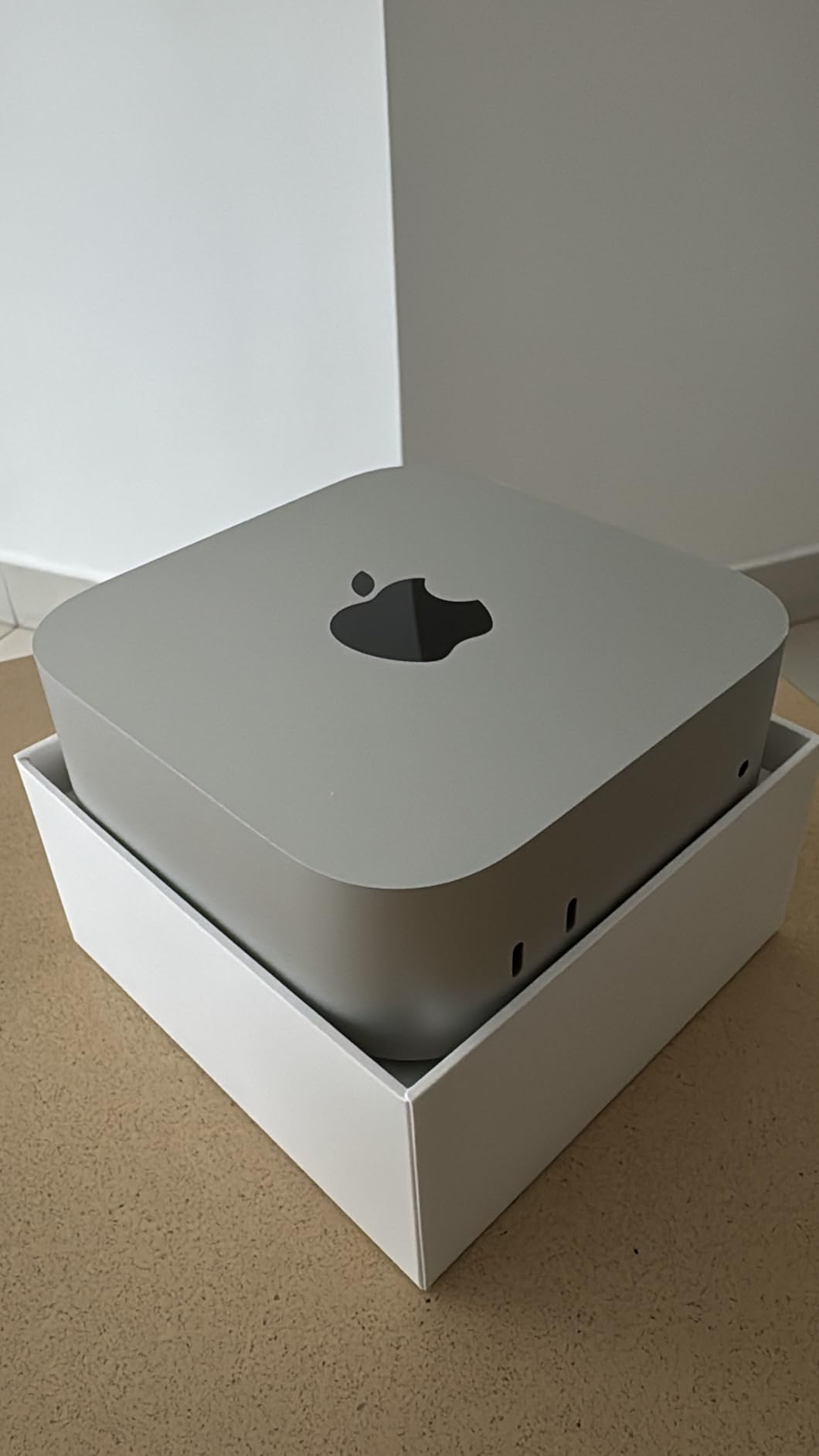Apple 2024 Mac mini Desktop Computer with M4 chip with 10‑core CPU and GPU: Built for Apple Intelligence, 16GB Unified Memory, 256GB SSD Storage, Gigabit Ethernet. Works with iPhone/iPad Customer Review Apple 2024 Mac mini Desktop Computer with M4 chip with 10‑core CPU and GPU: Built for Apple Intelligence, 16GB Unified Memory, 256GB SSD Storage, Gigabit Ethernet. Works with iPhone/iPad - Customer Photo 2