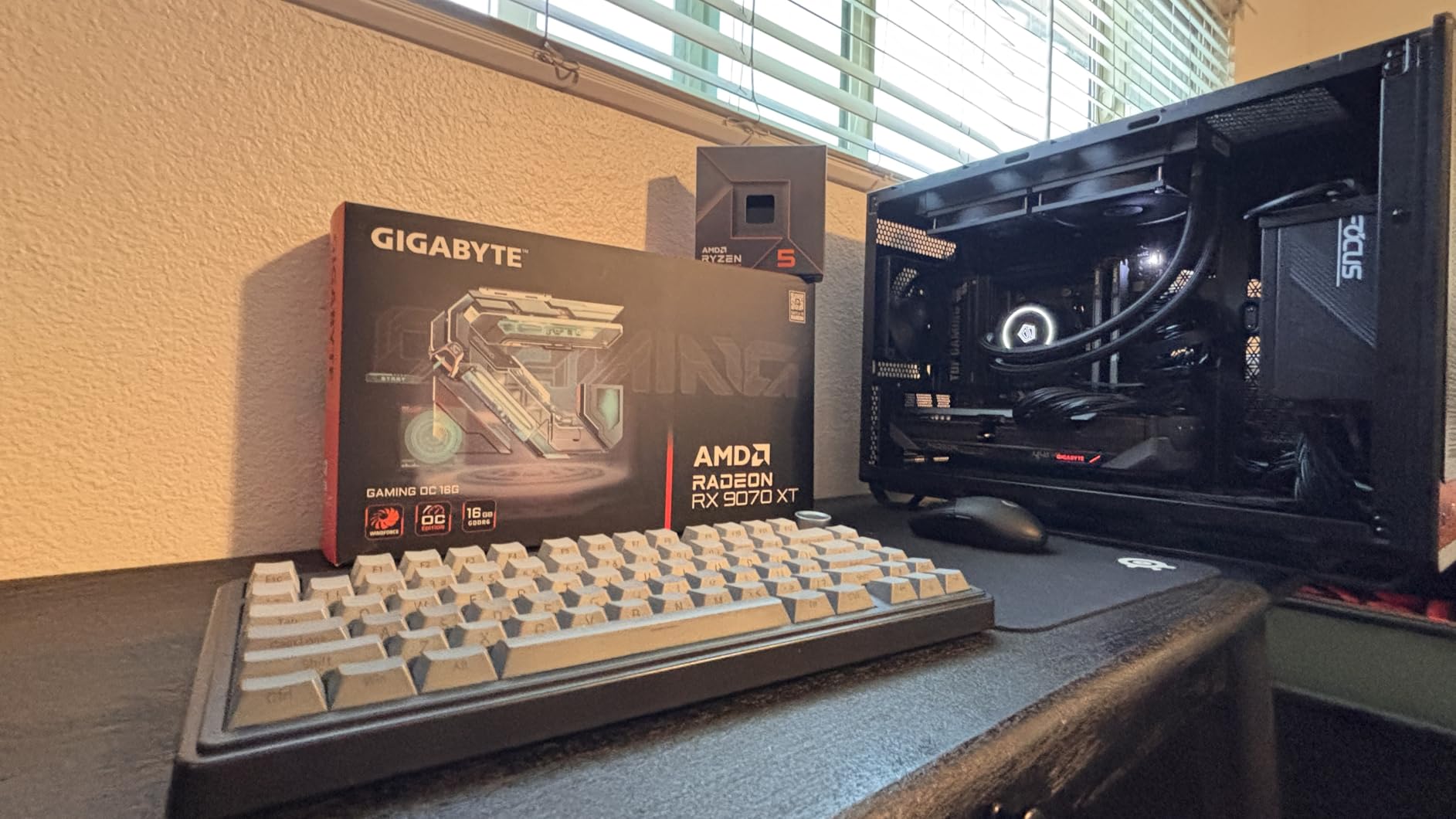 GIGABYTE Radeon RX 9070 XT Gaming OC 16G Graphics Card - Customer Photo 1