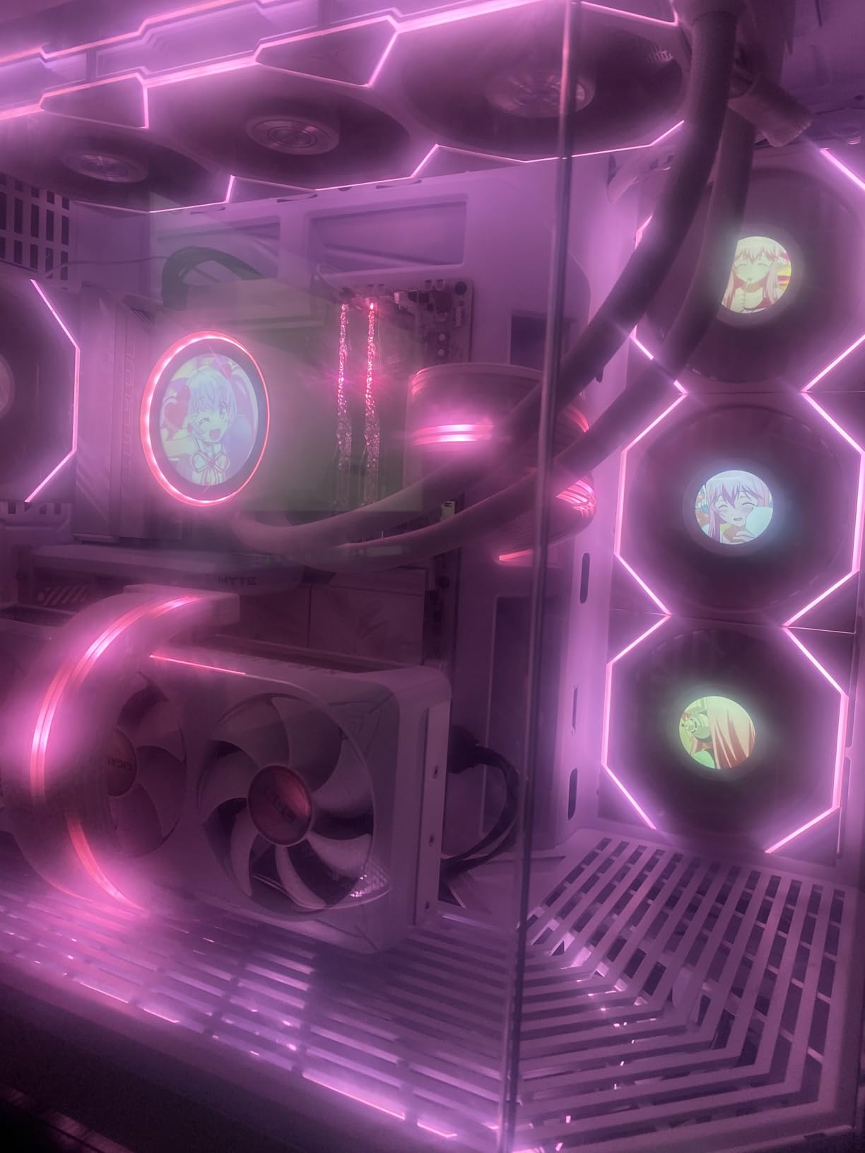 GIGABYTE GeForce RTX 5070 Eagle OC ICE SFF 12G Graphics Card, 12GB 192-bit GDDR7, PCIe 5.0, WINDFORCE Cooling System, GV-N5070EAGLEOC ICE-12GD Video Card, Compatible with Desktop Customer Review GIGABYTE GeForce RTX 5070 Eagle OC ICE SFF 12G Graphics Card, 12GB 192-bit GDDR7, PCIe 5.0, WINDFORCE Cooling System, GV-N5070EAGLEOC ICE-12GD Video Card, Compatible with Desktop - Customer Photo 1