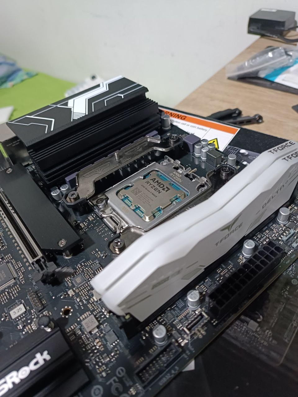 ASRock B850M-X WiFi R2.0 AM5 Micro-ATX Motherboard: Supports AMD Ryzen 9000/8000/7000 CPUs, DDR5 8200+ (OC), PCIe 5.0, Wi-Fi 6E, 2.5G LAN, USB-C, BIOS Flashback Customer Review ASRock B850M-X WiFi R2.0 AM5 Micro-ATX Motherboard: Supports AMD Ryzen 9000/8000/7000 CPUs, DDR5 8200+ (OC), PCIe 5.0, Wi-Fi 6E, 2.5G LAN, USB-C, BIOS Flashback - Customer Photo 2