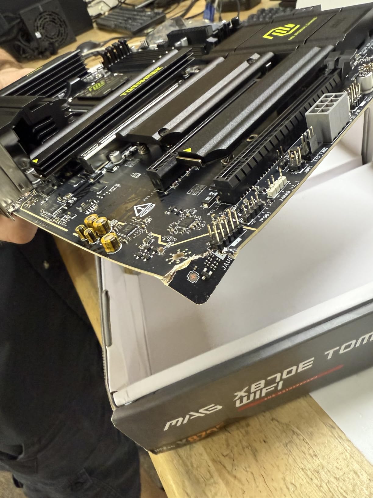 Micro Center AMD Ryzen 7 9800X3D CPU Processor with MSI MAG X870E Tomahawk WiFi ATX Motherboard (DDR5, PCIe 5.0, M.2 Gen5, Wi-Fi 7, 5G LAN) - Customer Photo 2