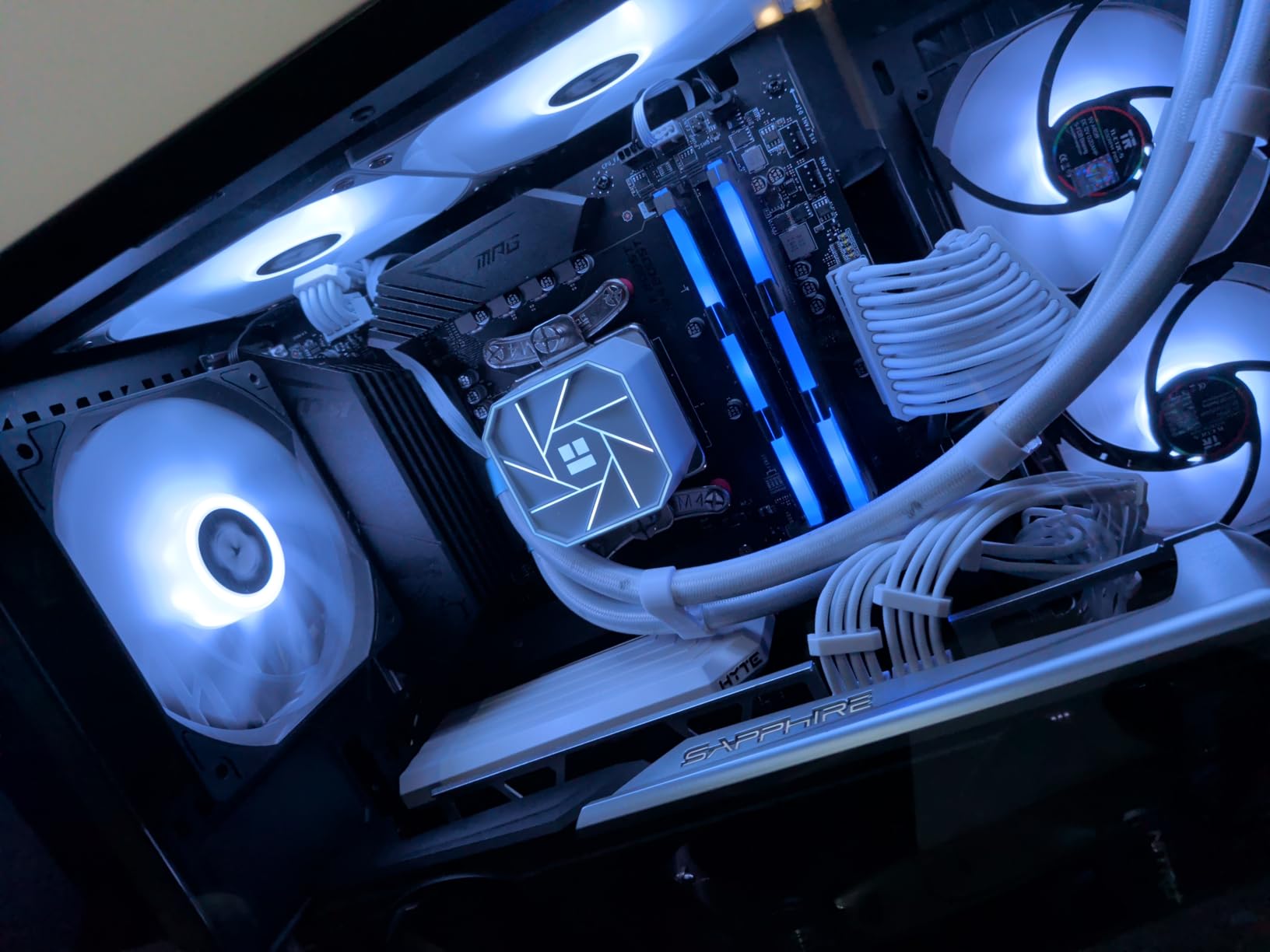 MSI MPG B550 Gaming Plus V1 Gaming Motherboard (AMD Ryzen 5000, AM4, DDR4, PCIe 4.0, SATA 6Gb/s, M.2, USB 3.2 Gen 2, HDMI/DP, ATX) - Customer Photo 5