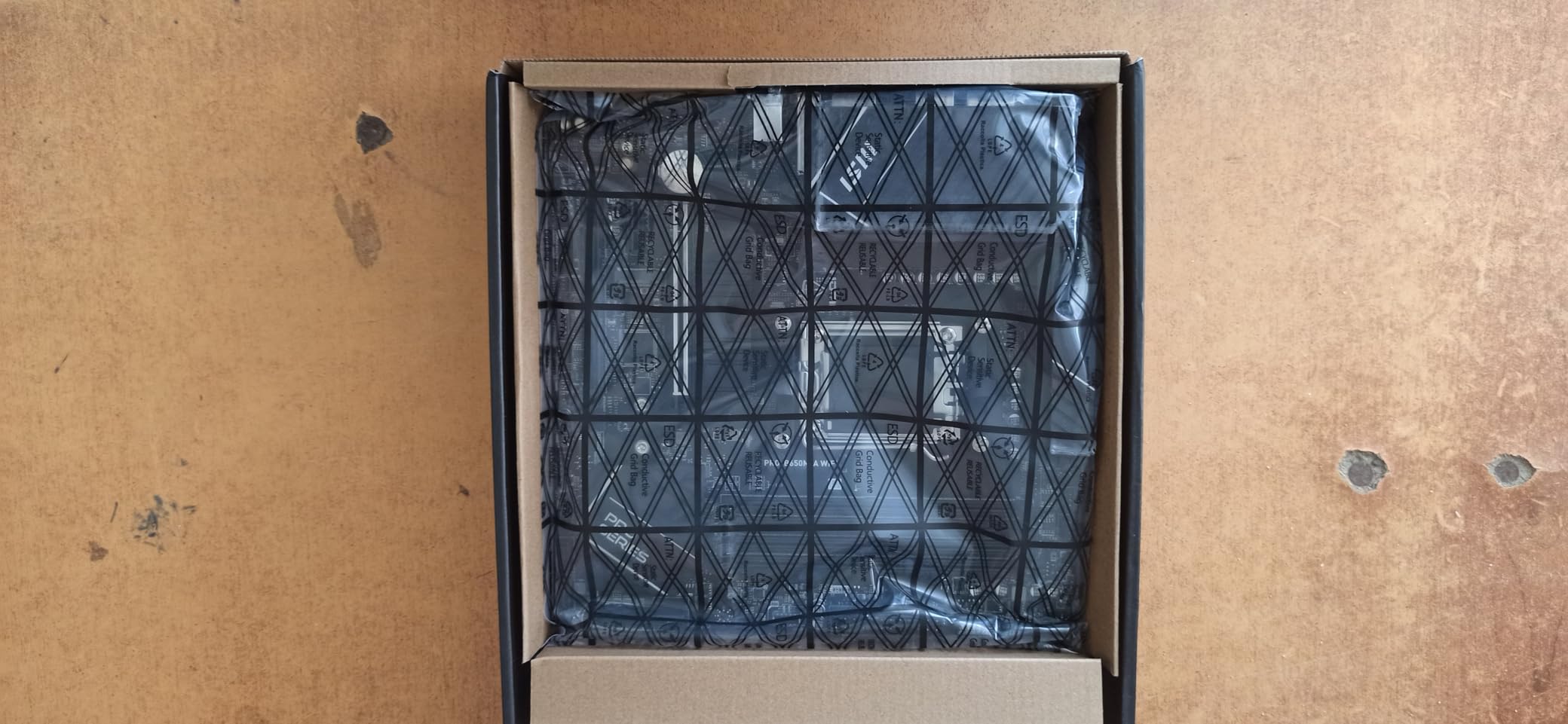 MSI PRO B650M-A WiFi V1 Motherboard, Micro-ATX - Supports AMD Ryzen 9000/8000 / 7000 Series Processors, AM5 - DDR5 Memory Boost 6000+MHz/OC, 2 x PCIe 4.0 x16, 2 x M.2 Gen4, 2.5G LAN Customer Review MSI PRO B650M-A WiFi V1 Motherboard, Micro-ATX - Supports AMD Ryzen 9000/8000 / 7000 Series Processors, AM5 - DDR5 Memory Boost 6000+MHz/OC, 2 x PCIe 4.0 x16, 2 x M.2 Gen4, 2.5G LAN - Customer Photo 0