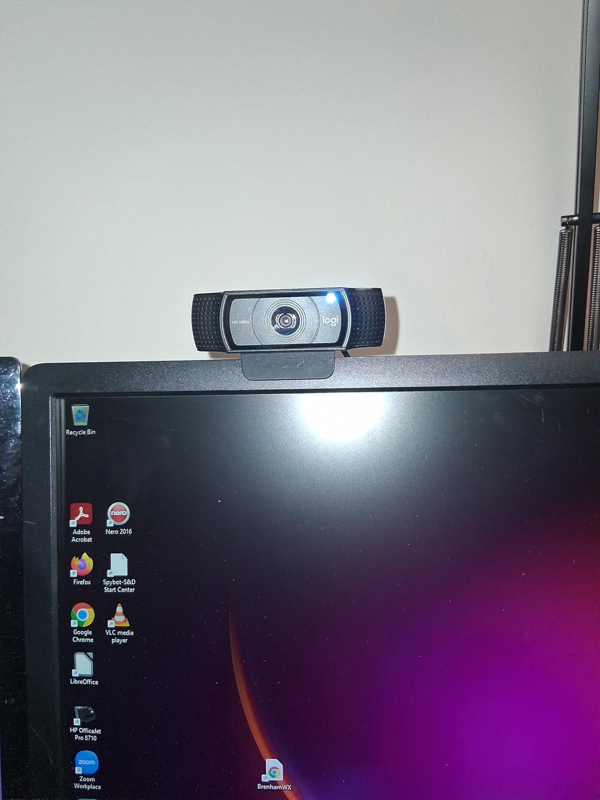 Logitech C920x HD Pro PC Webcam, Full HD 1080p/30fps Video, Clear Audio, Light Correction, Works with Microsoft Teams, Google Meet, Zoom, Nintendo Switch 2's New GameChat Mode, Mac/Tablet- Black customer photo 2