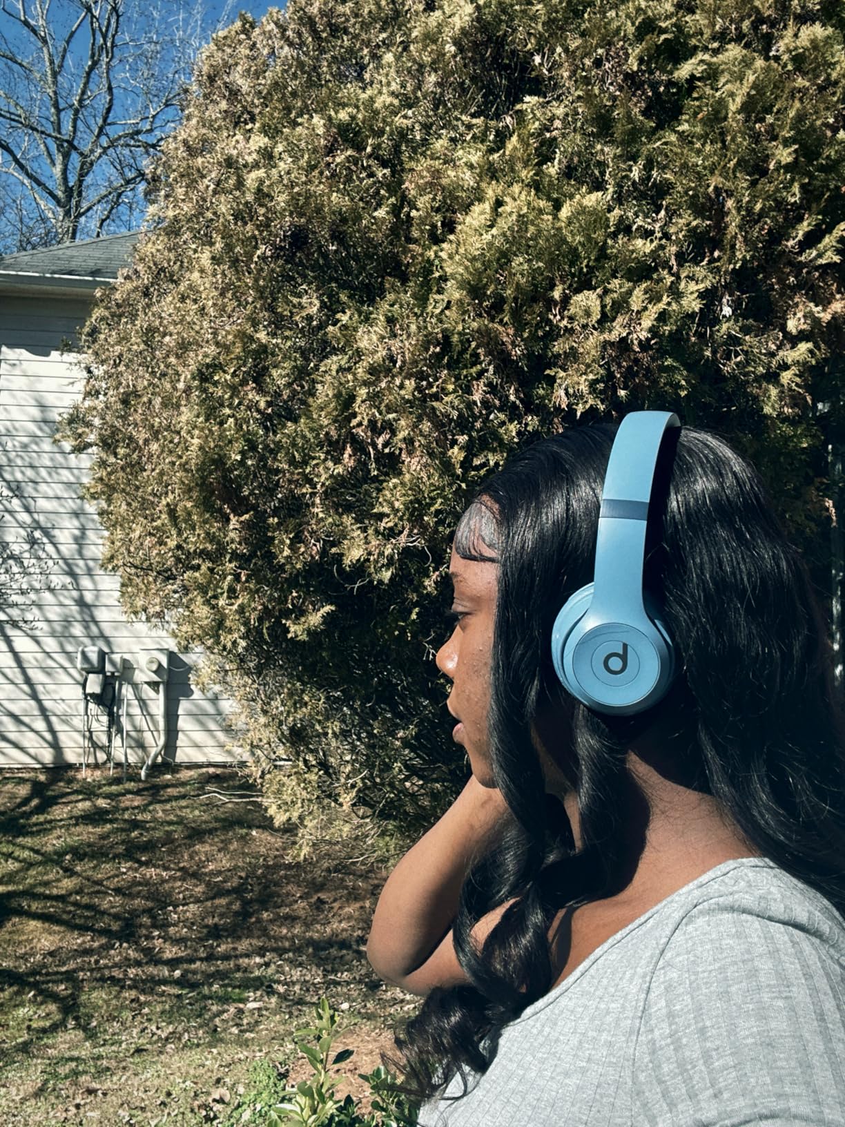 Beats Solo 4 - Wireless On-Ear Bluetooth Headphones, Up to 50-Hour Battery Life, Ultra-Lightweight Comfort, Powerful and Balanced Sound, Apple & Android Compatible - Matte Black customer photo 2