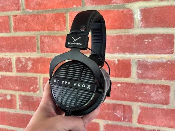beyerdynamic DT 990 PRO, 250 Ohm, Open Back, Over Ear, Wired Headphones, 3m Coiled Cable, Black with Grey Velour Ear Pads | 3m coiled cable, wired over-ear design customer photo 1