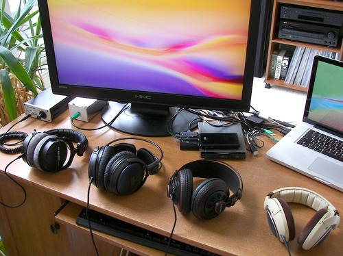 beyerdynamic DT 990 PRO, 250 Ohm, Open Back, Over Ear, Wired Headphones, 3m Coiled Cable, Black with Grey Velour Ear Pads | 3m coiled cable, wired over-ear design customer photo 2