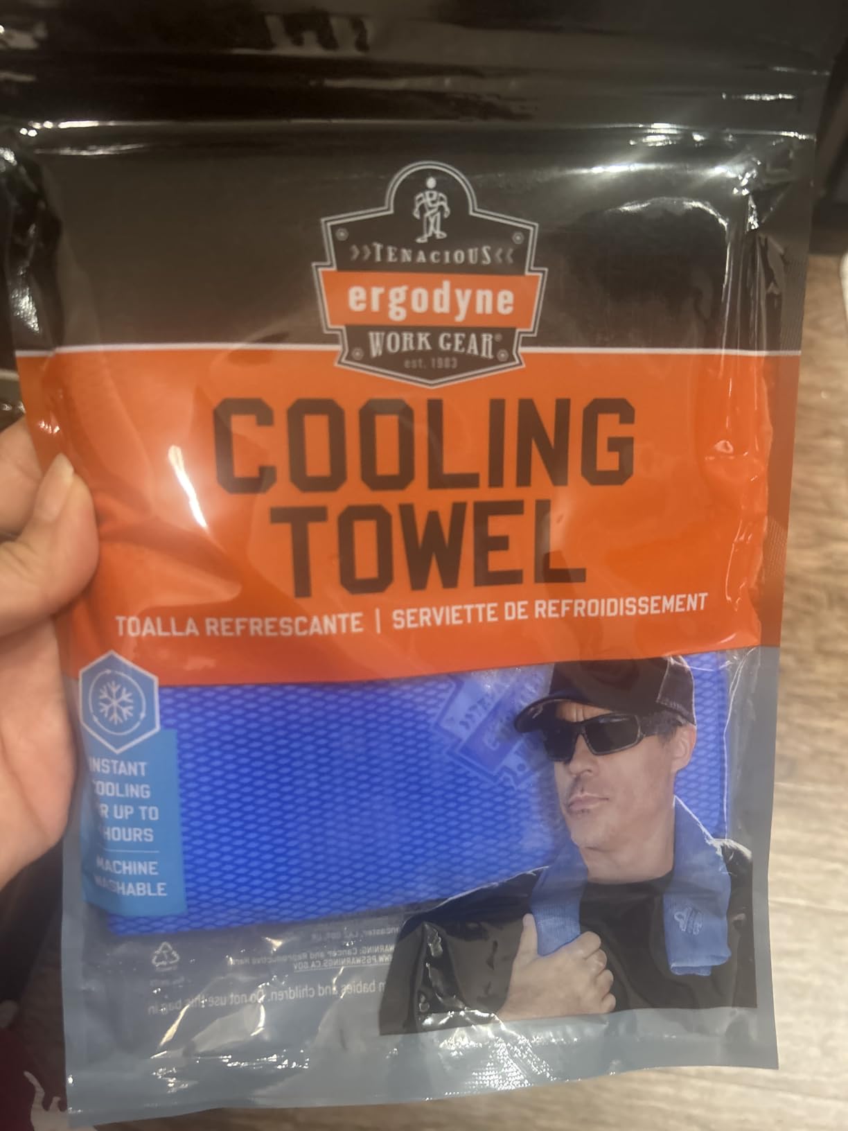 Ergodyne Chill-Its 6602 Evaporative Cooling Towel, Blue 13 inches x 29.5 inches customer photo 1