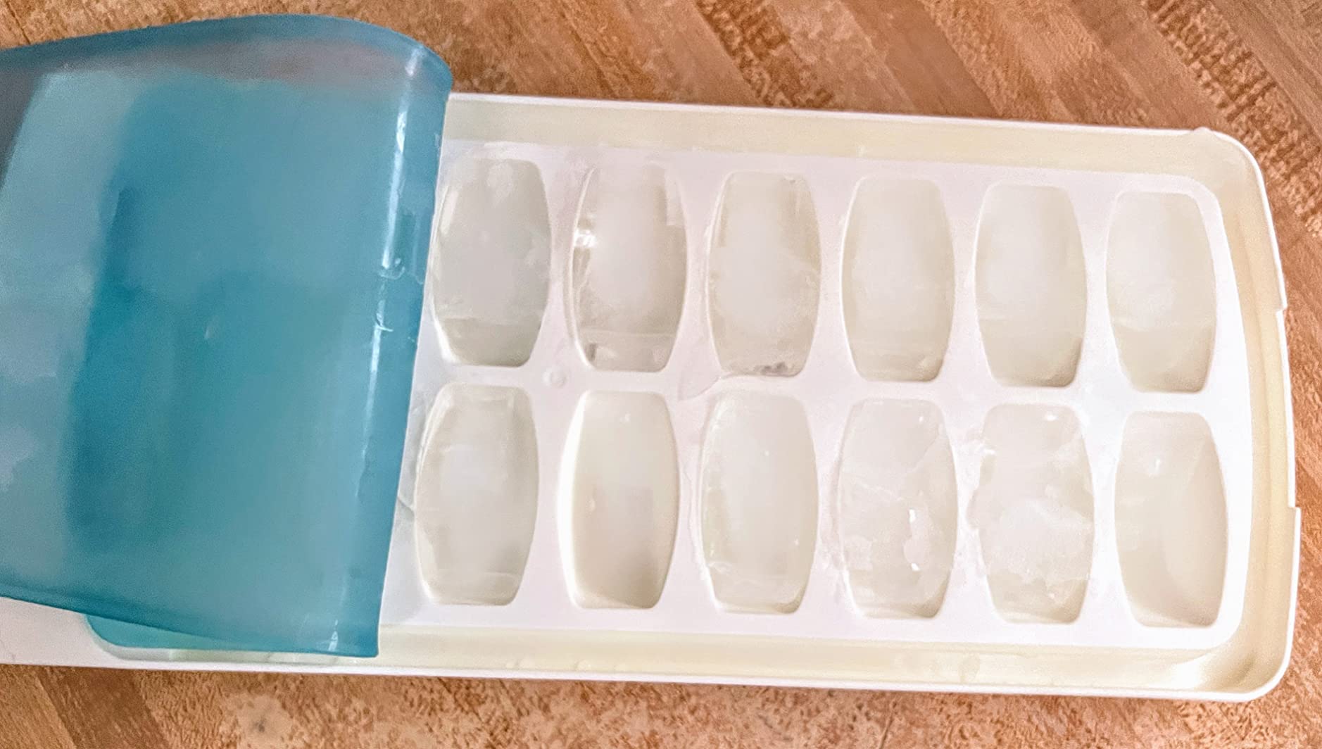 OXO Good Grips No-Spill Ice Cube Tray | Silicone Lid Prevents Spills, Rounded Cubes for Easy Release, Top Rack Dishwasher Safe customer photo 2