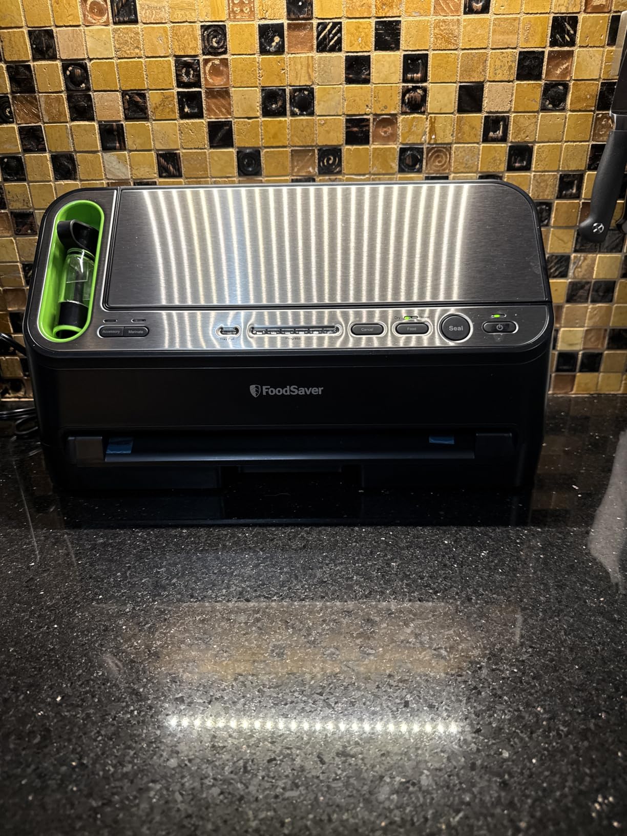 FoodSaver V4400 2-in-1 Vacuum Sealer Machine with Automatic Bag Detection and Starter Kit customer photo 1