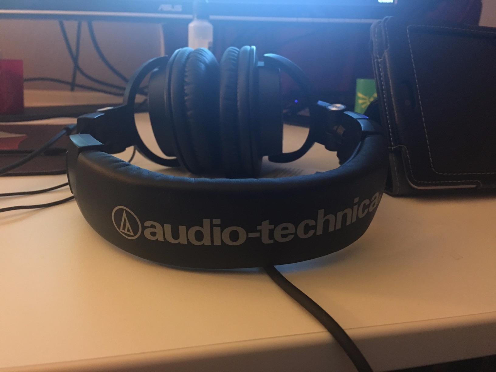 Audio-Technica ATH-M50X Professional Studio Monitor Headphones, Black, Professional Grade, Critically Acclaimed, with Detachable Cable | Includes 3 cables, pouch and 6.3mm adapter for monitoring, mixing and tracking customer photo 2
